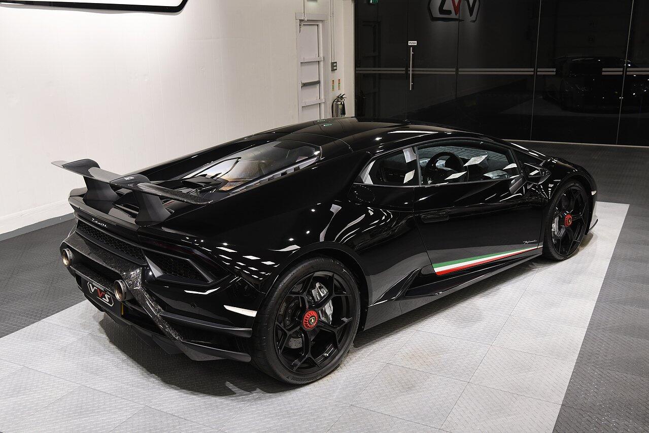 Lamborghini Huracan view 32