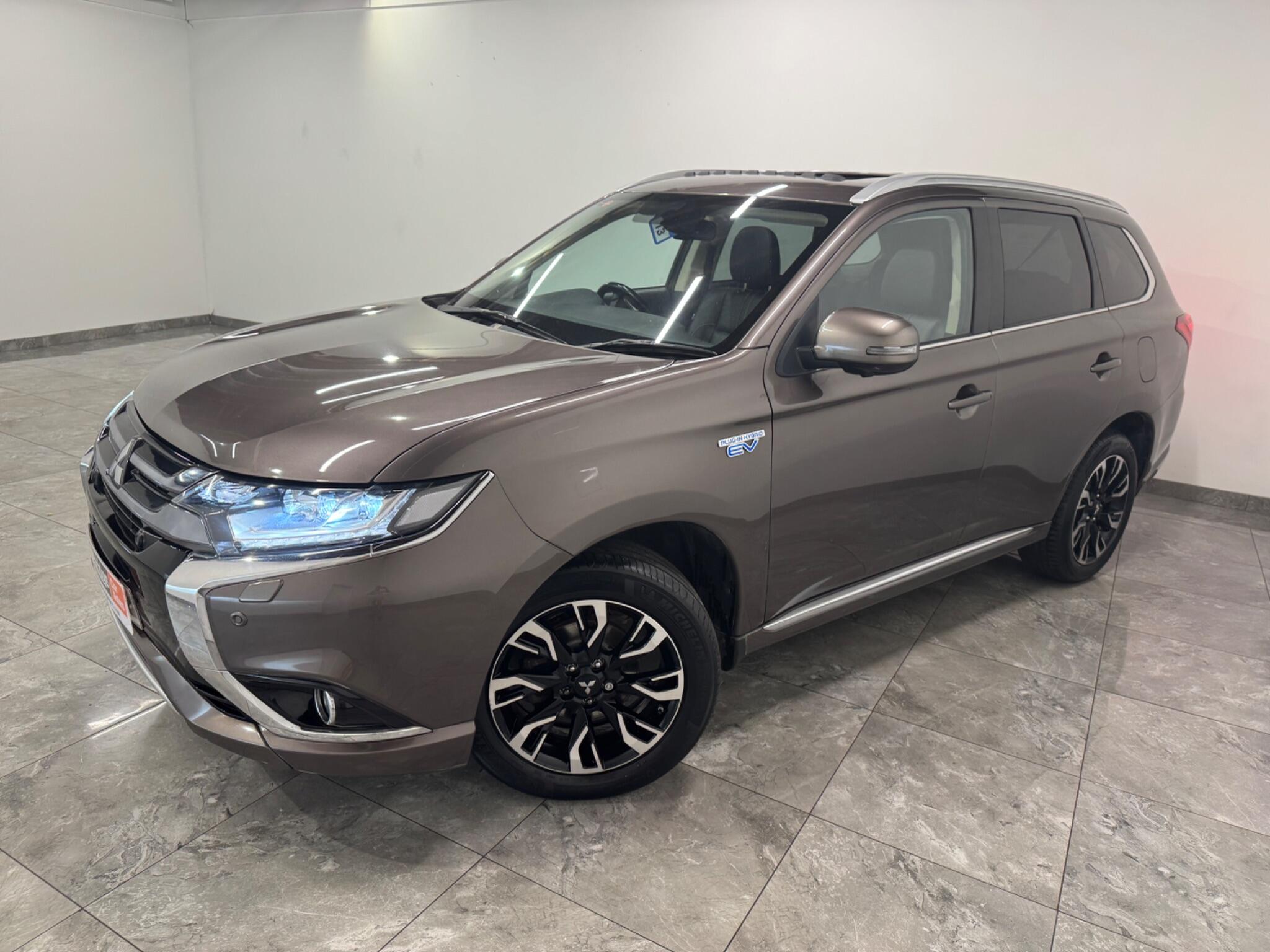 Mitsubishi Outlander view 4