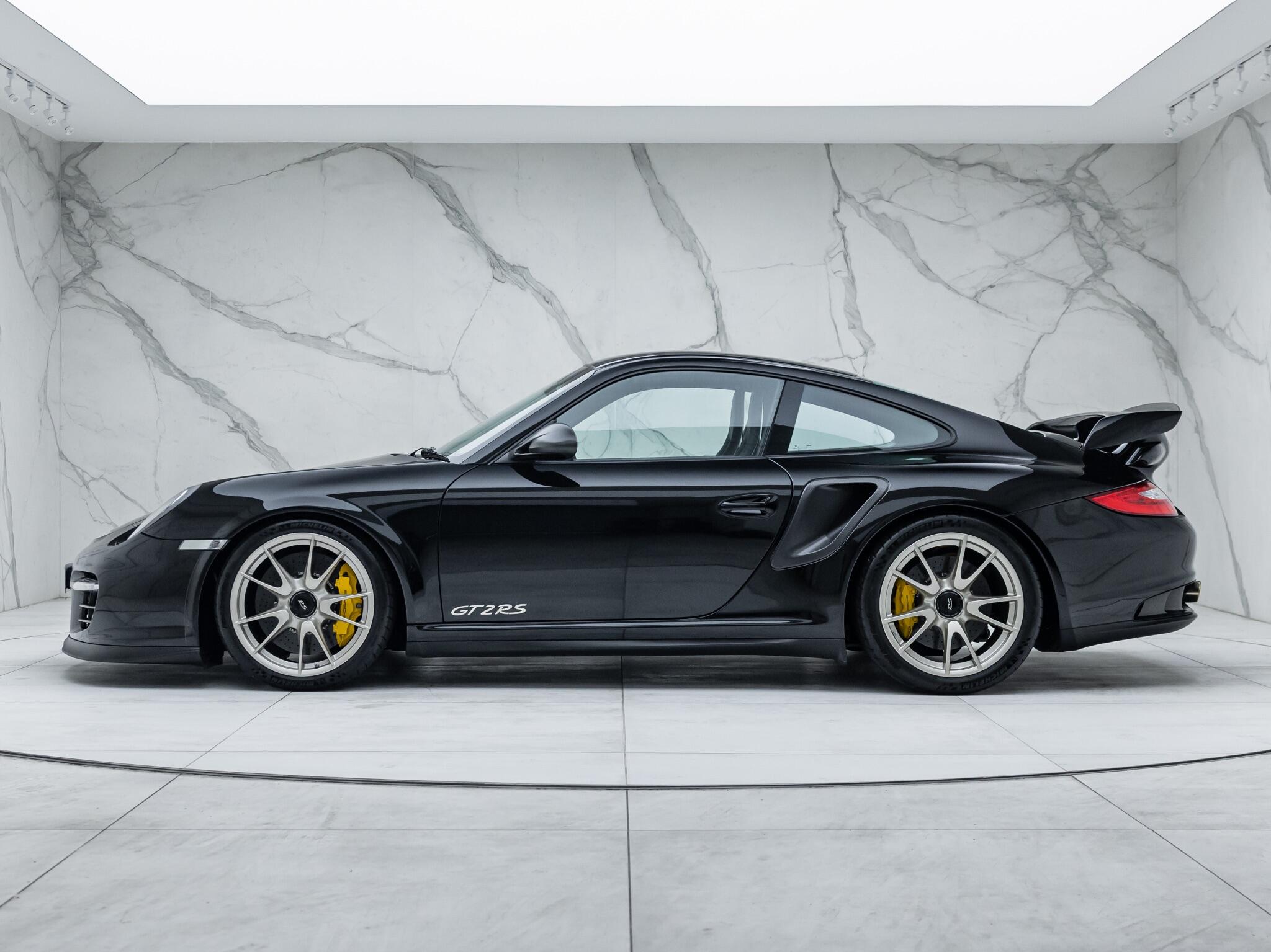 Porsche 911 view 8