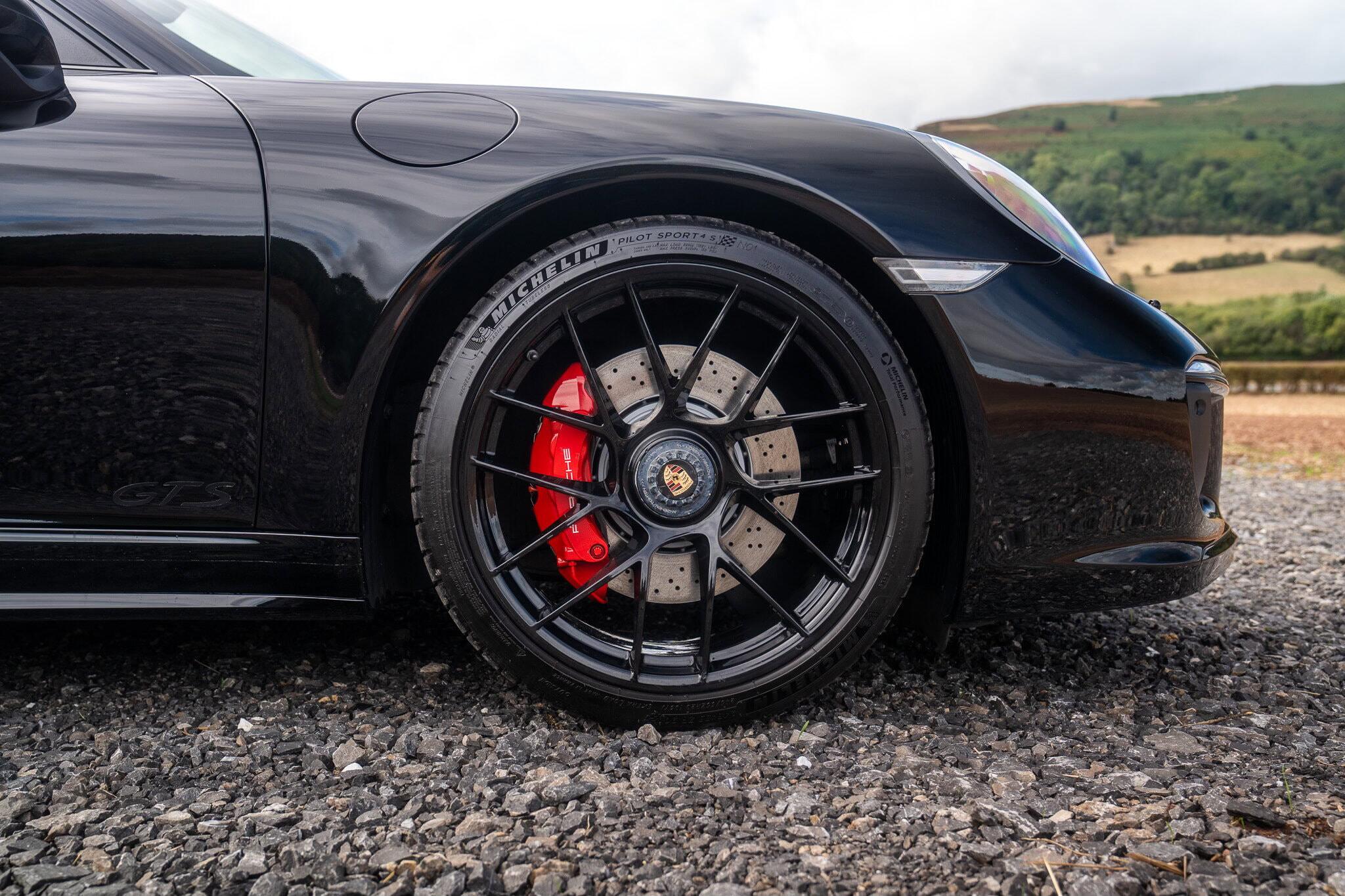 Porsche 911 view 18