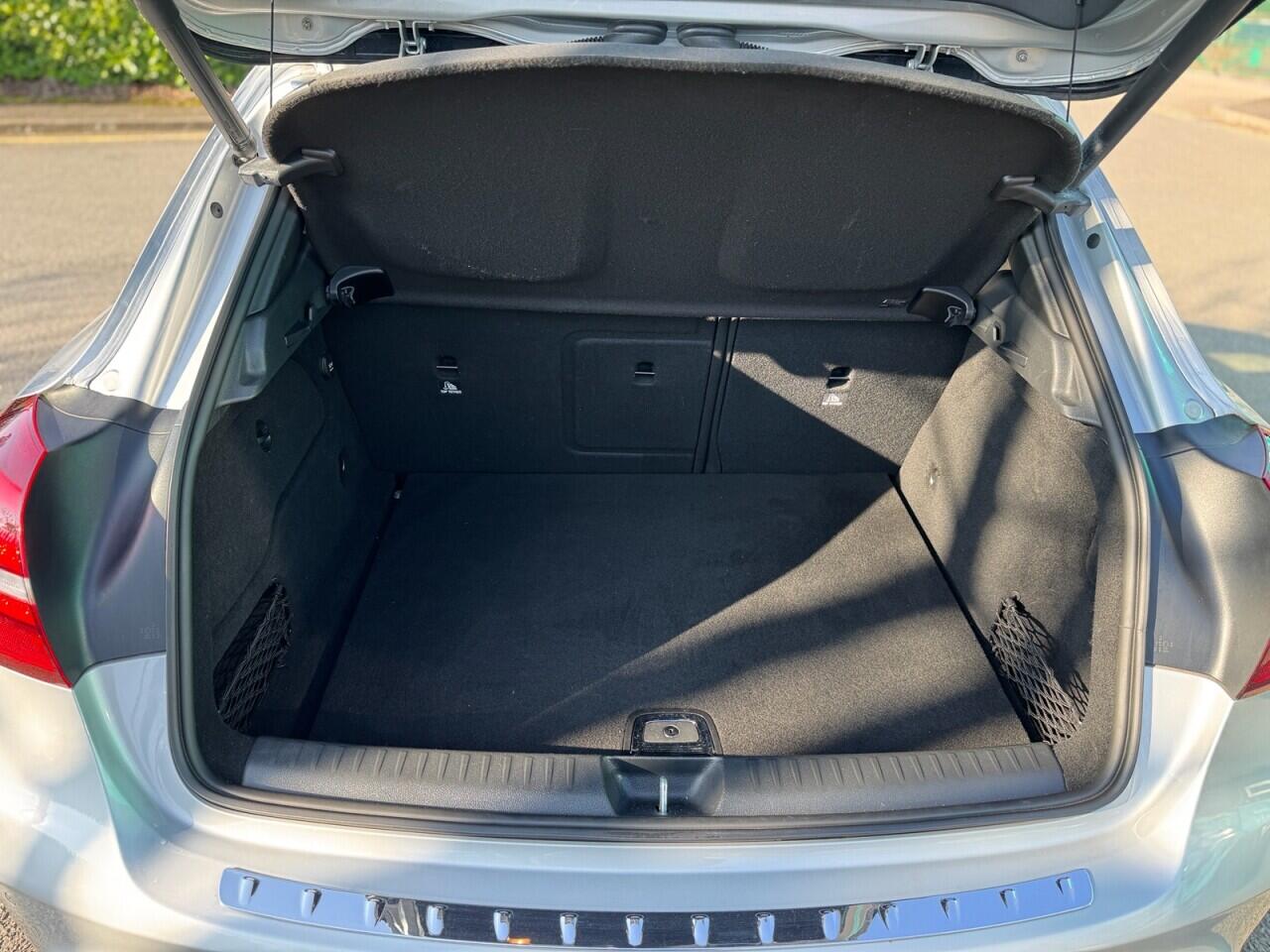 Mercedes-Benz Gla view 25