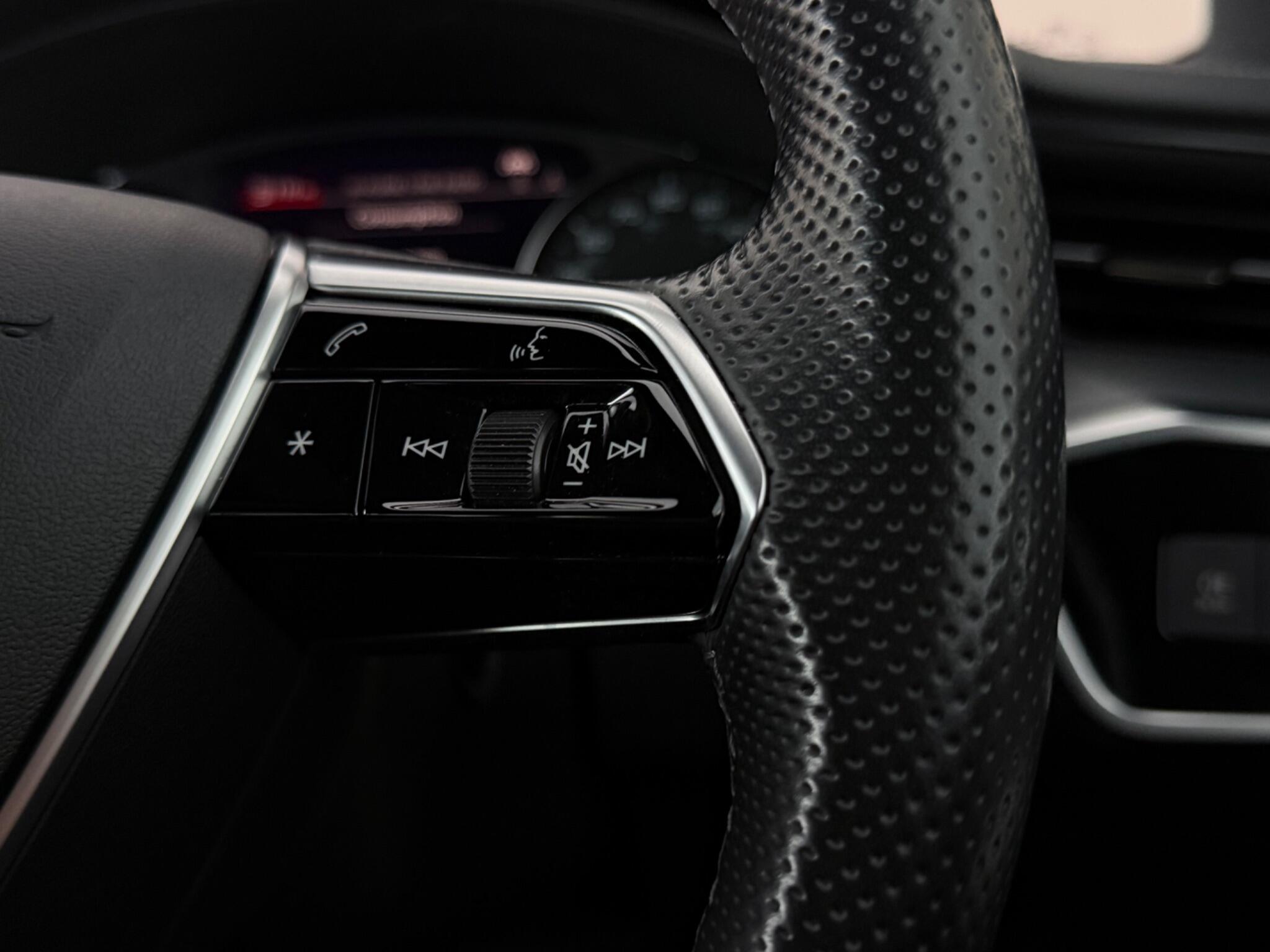 Audi A6 view 16