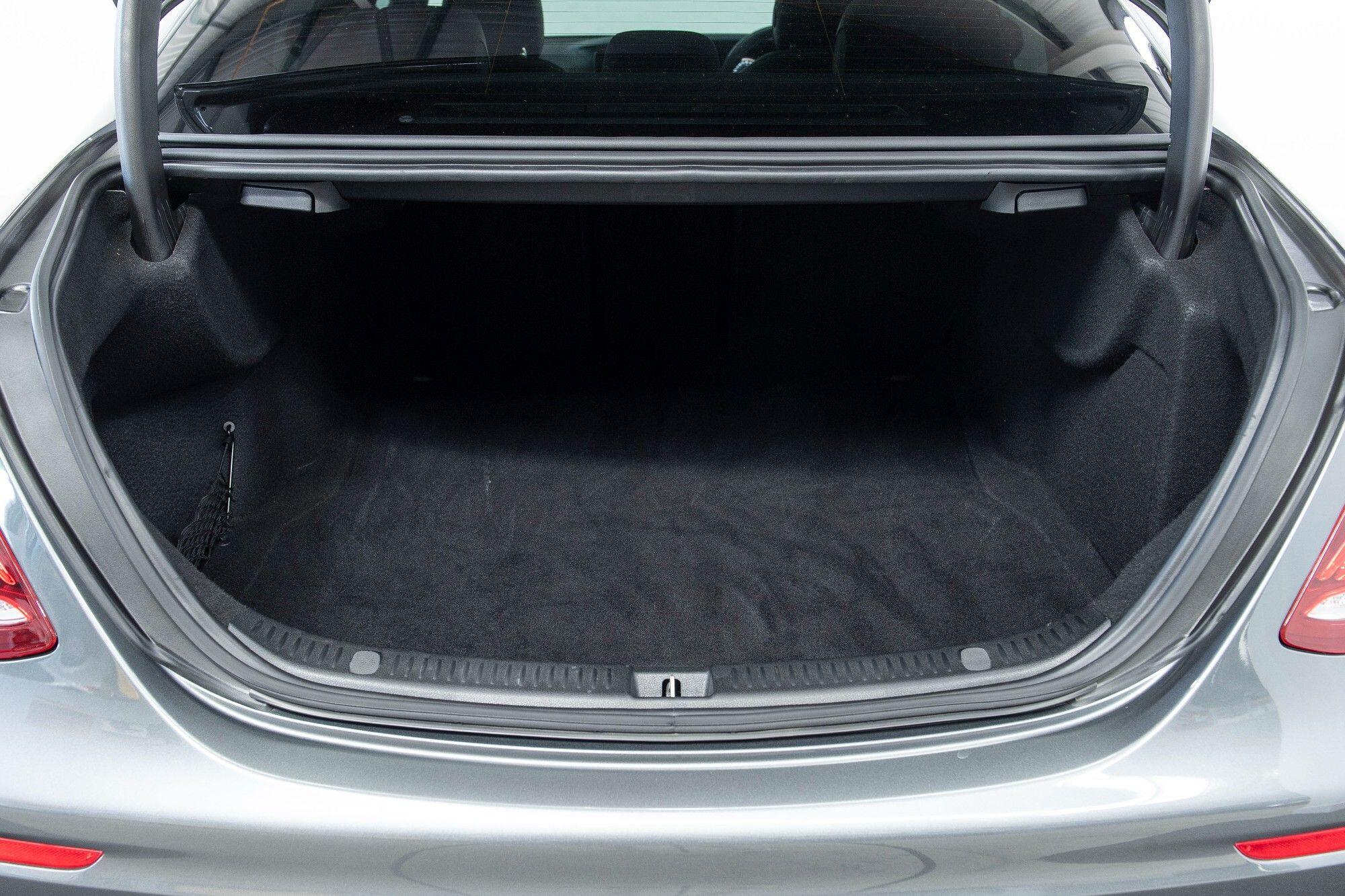 Mercedes-Benz E Class view 34