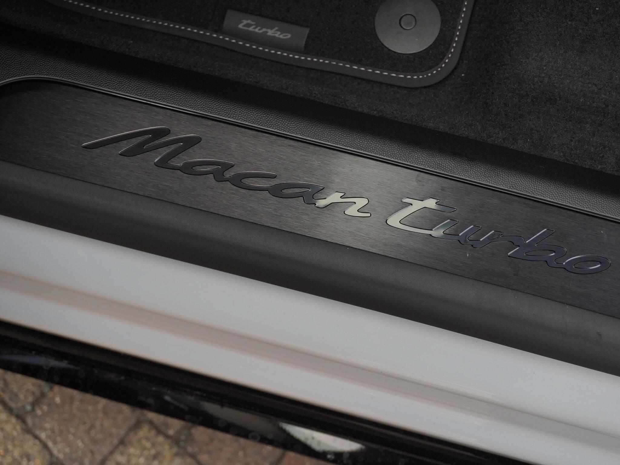 Porsche Macan view 40