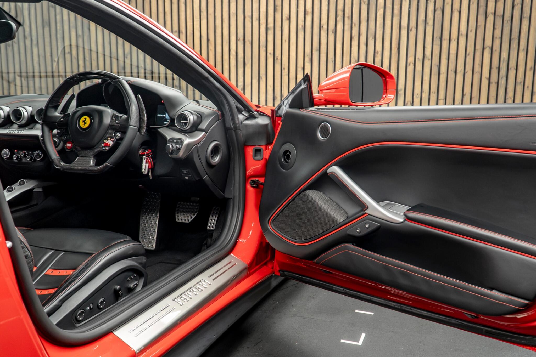 Ferrari F12 view 31