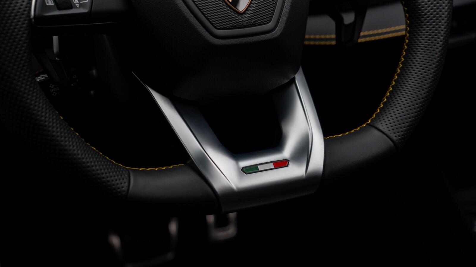 Lamborghini Urus view 14