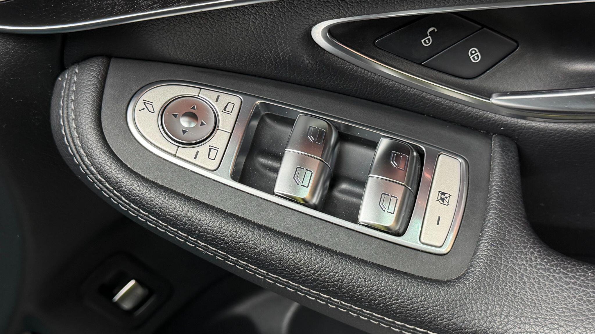 Mercedes-Benz GLC view 13
