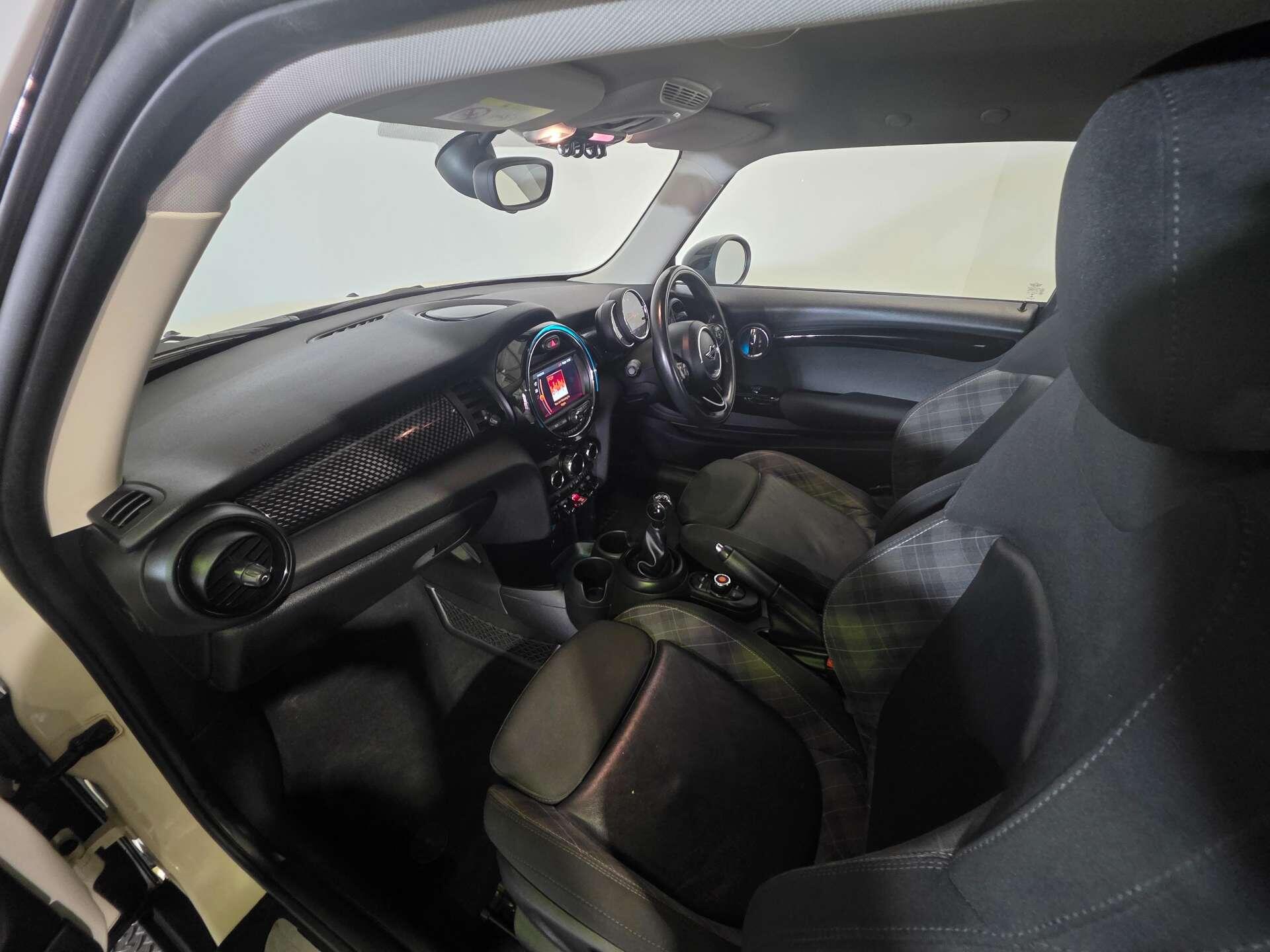 Mini Hatch view 46