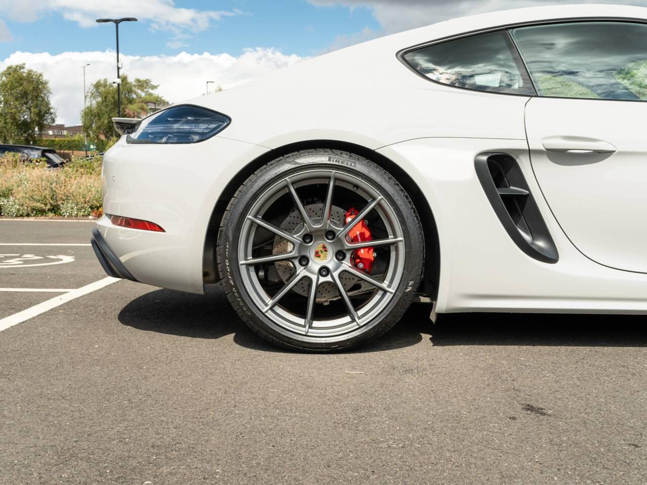 Porsche Cayman view 13