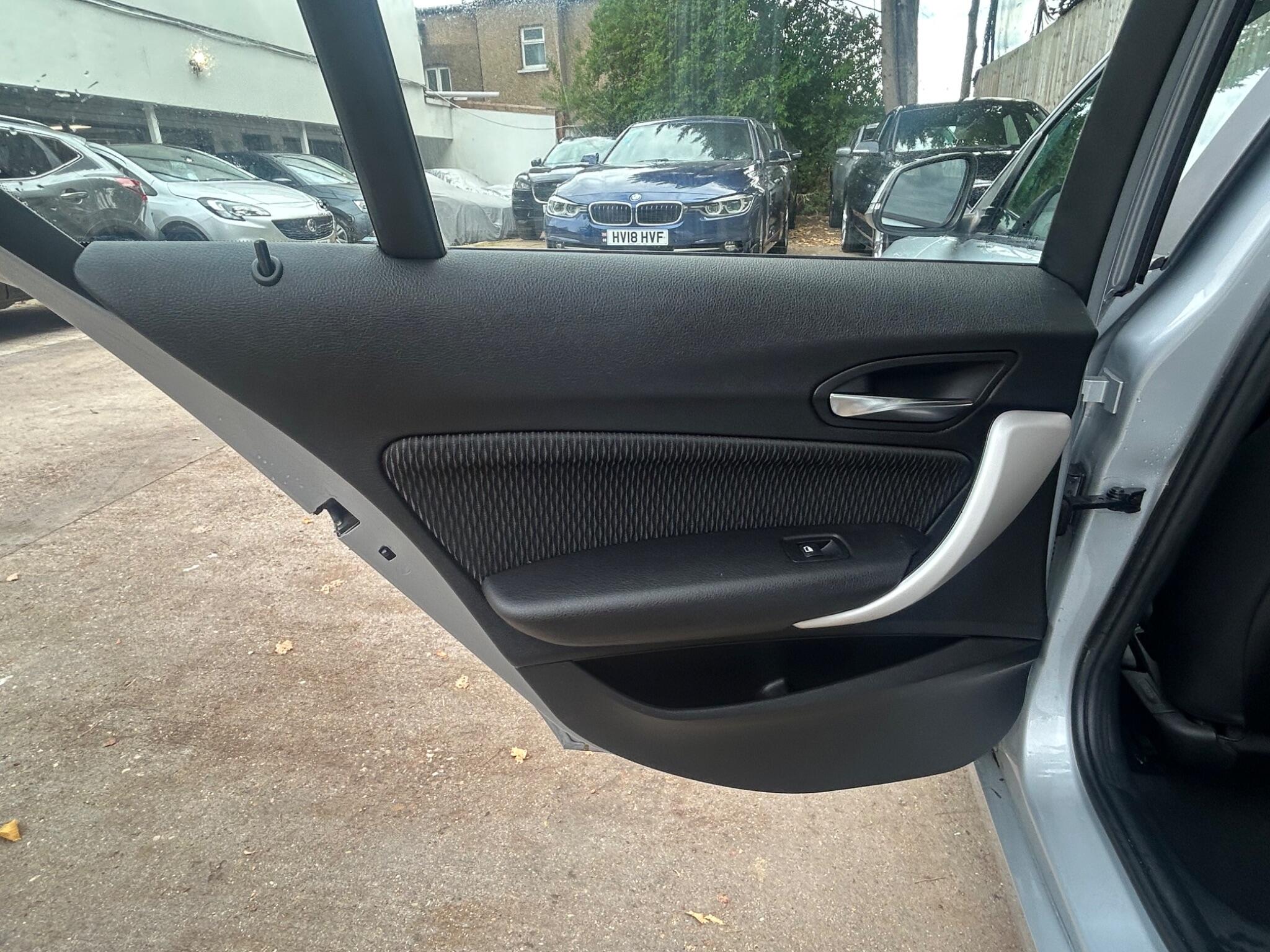BMW 1 Series view 32