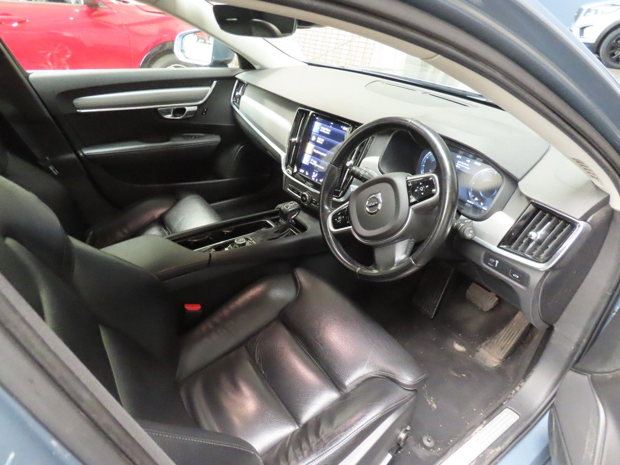 Volvo V90 view 5