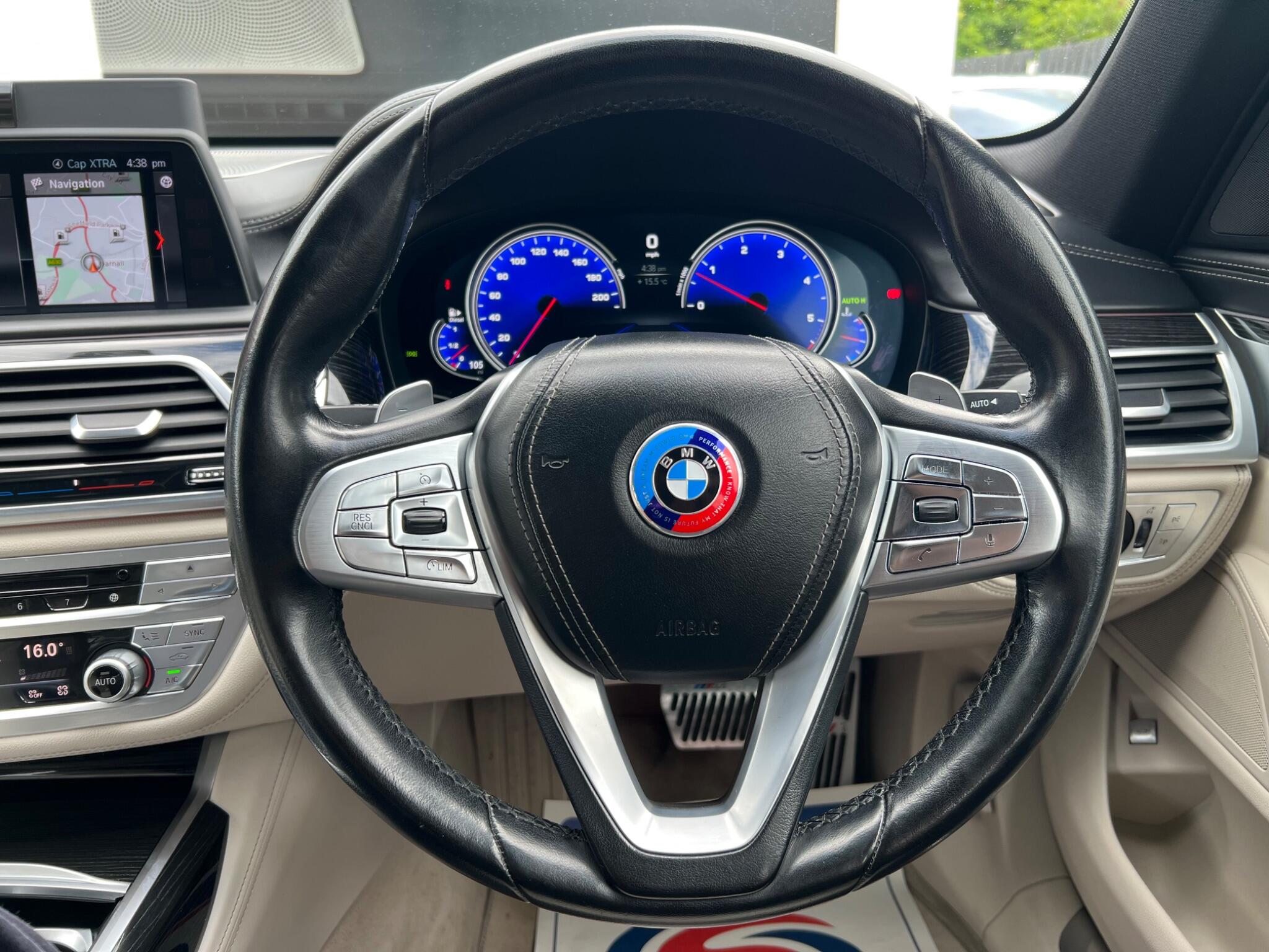 BMW 7 Series view 39
