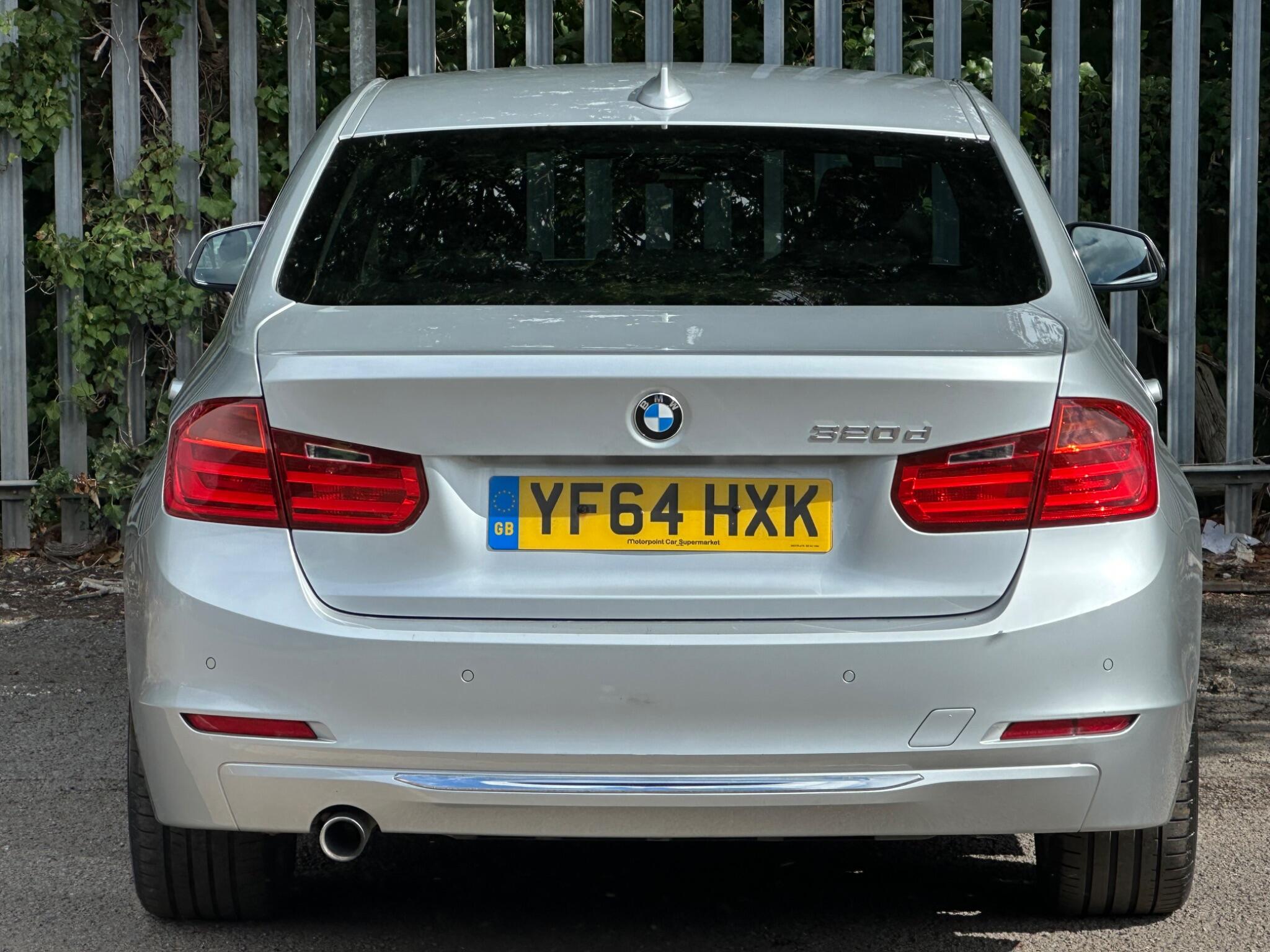 BMW 3 Series view 5