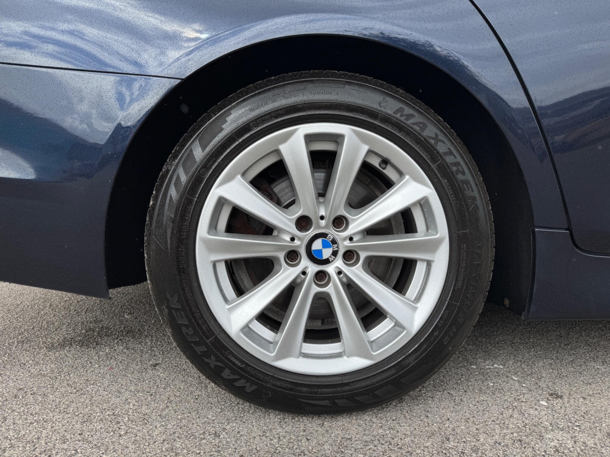 BMW 5 Series view 5