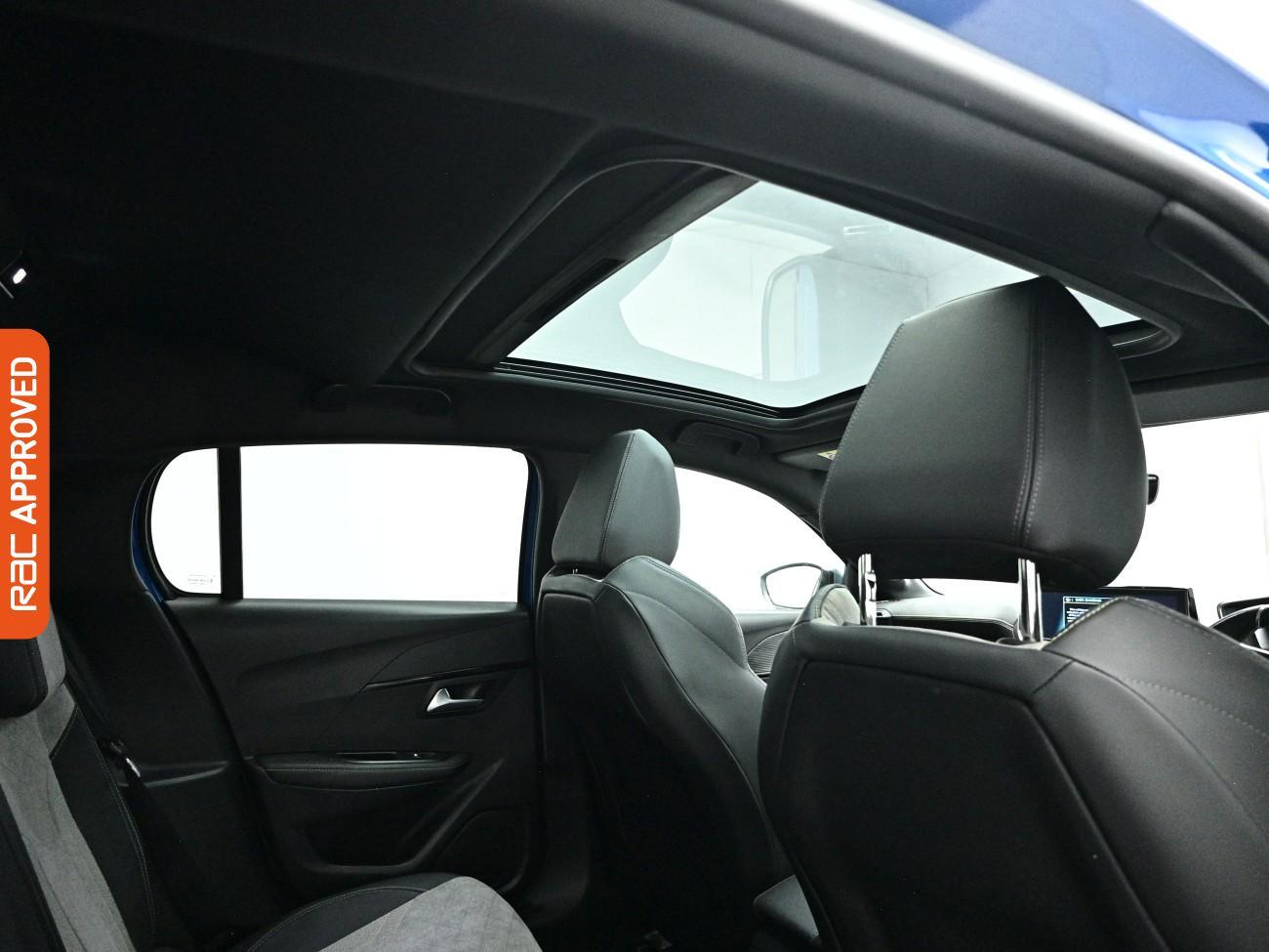 Peugeot E-208 view 3