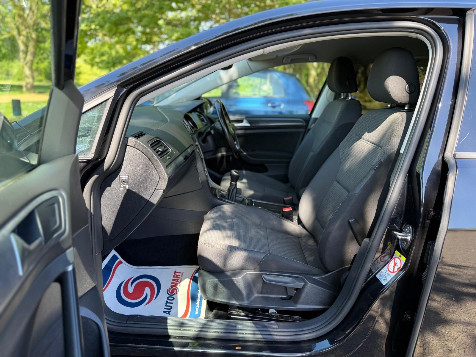 Volkswagen Golf view 23