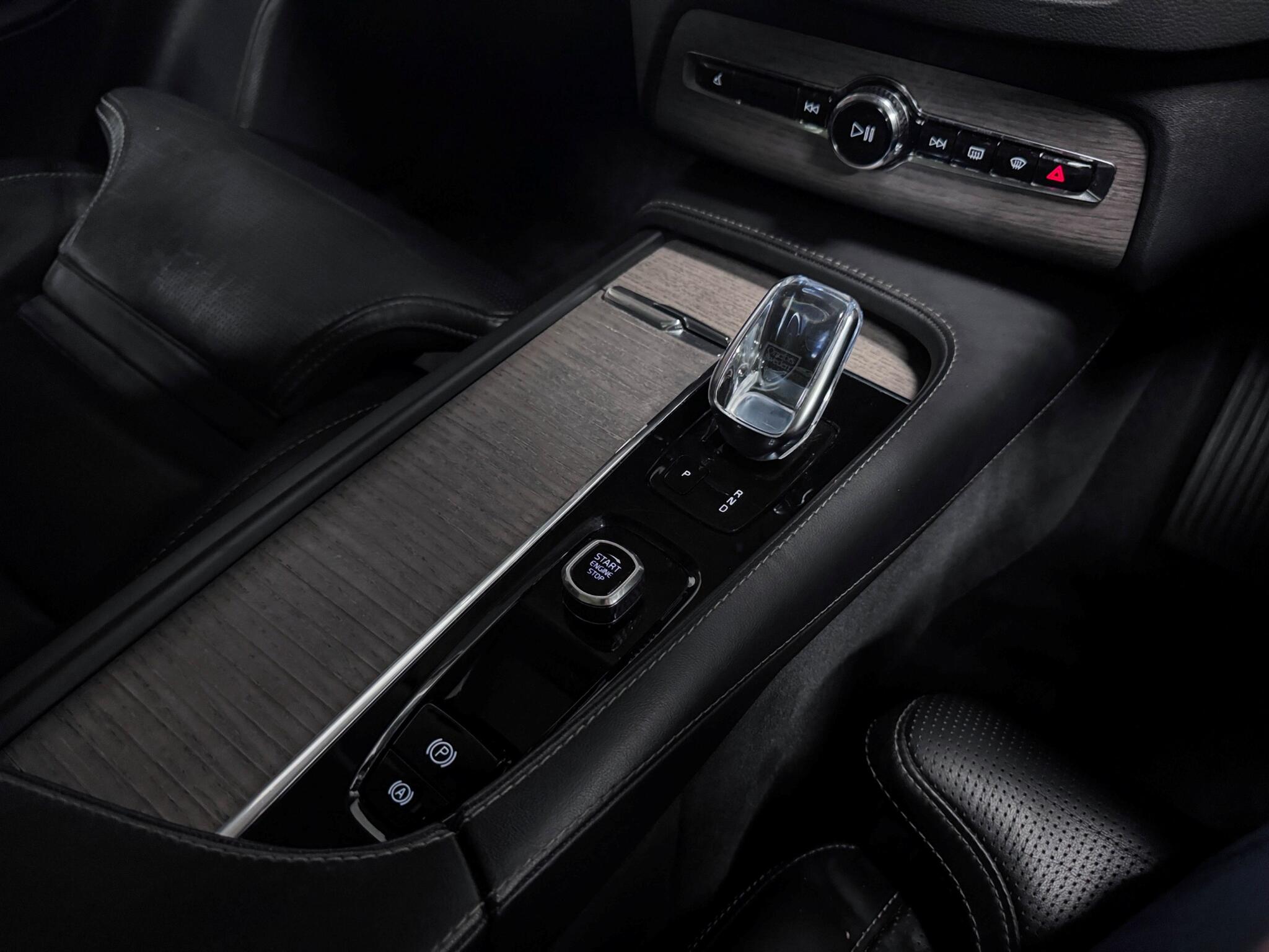 Volvo XC90 view 38