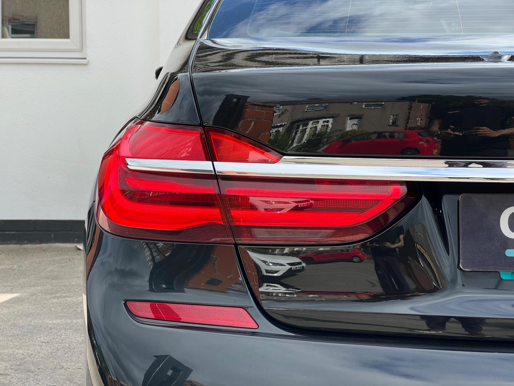BMW 7 Series view 22