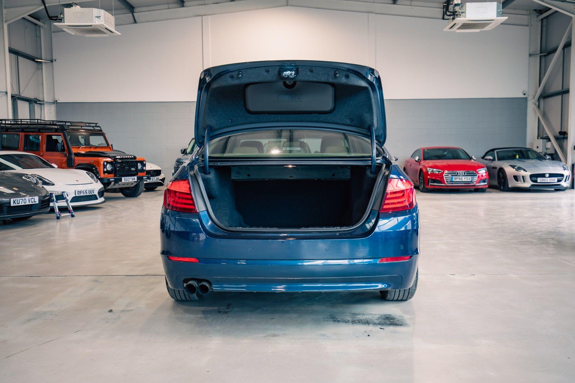 BMW 5 Series view 30