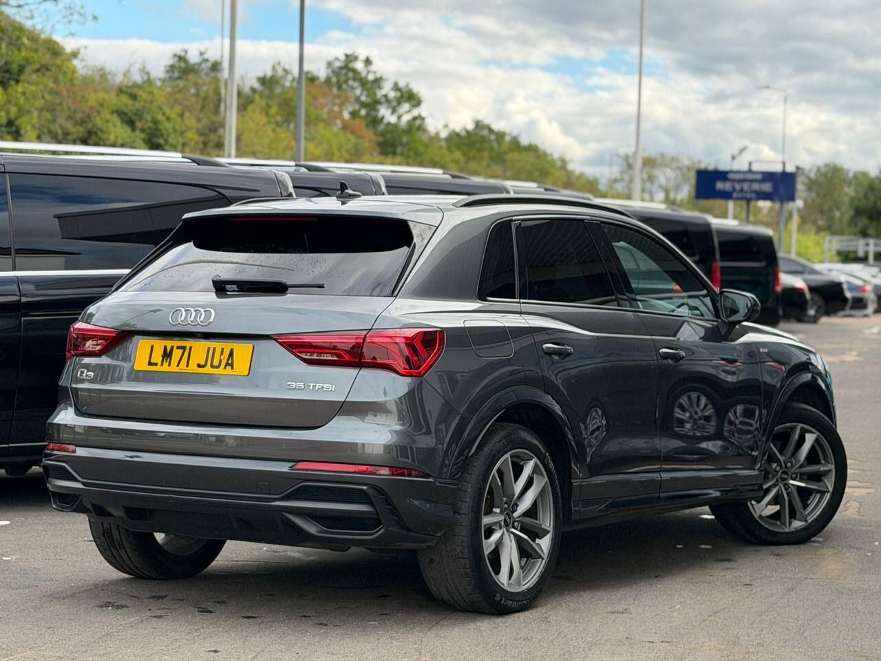 Audi Q3 view 65