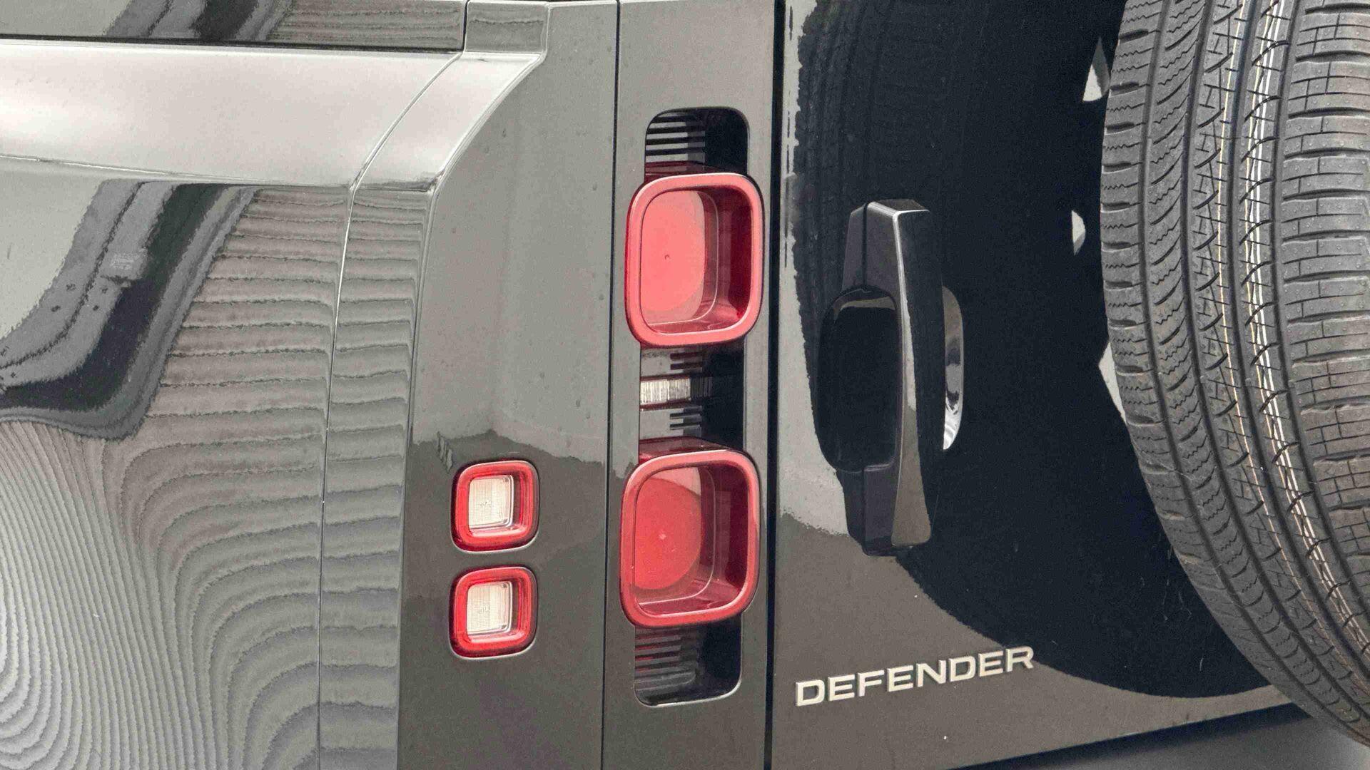 Land Rover Defender view 19