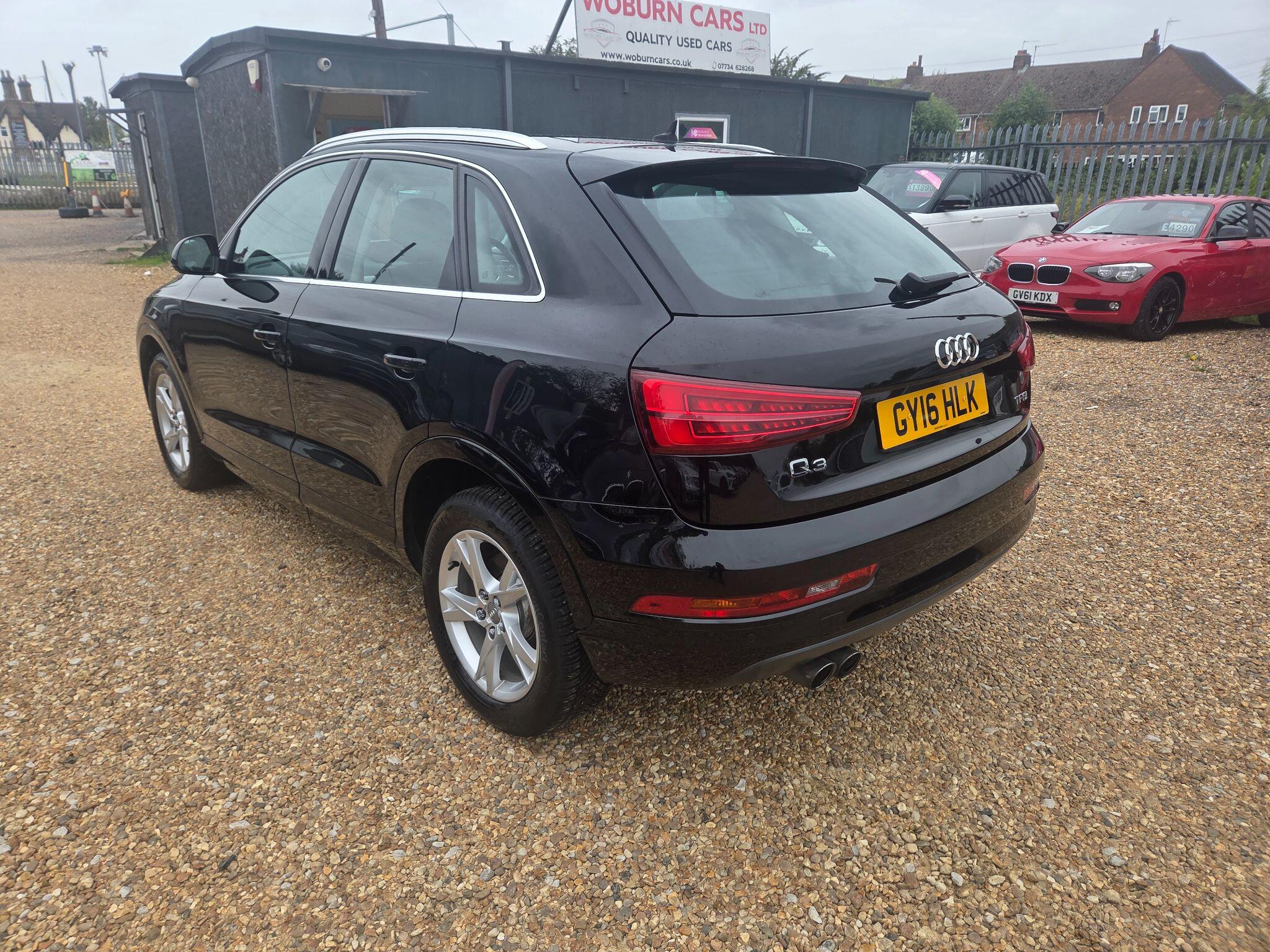 Audi Q3 view 15