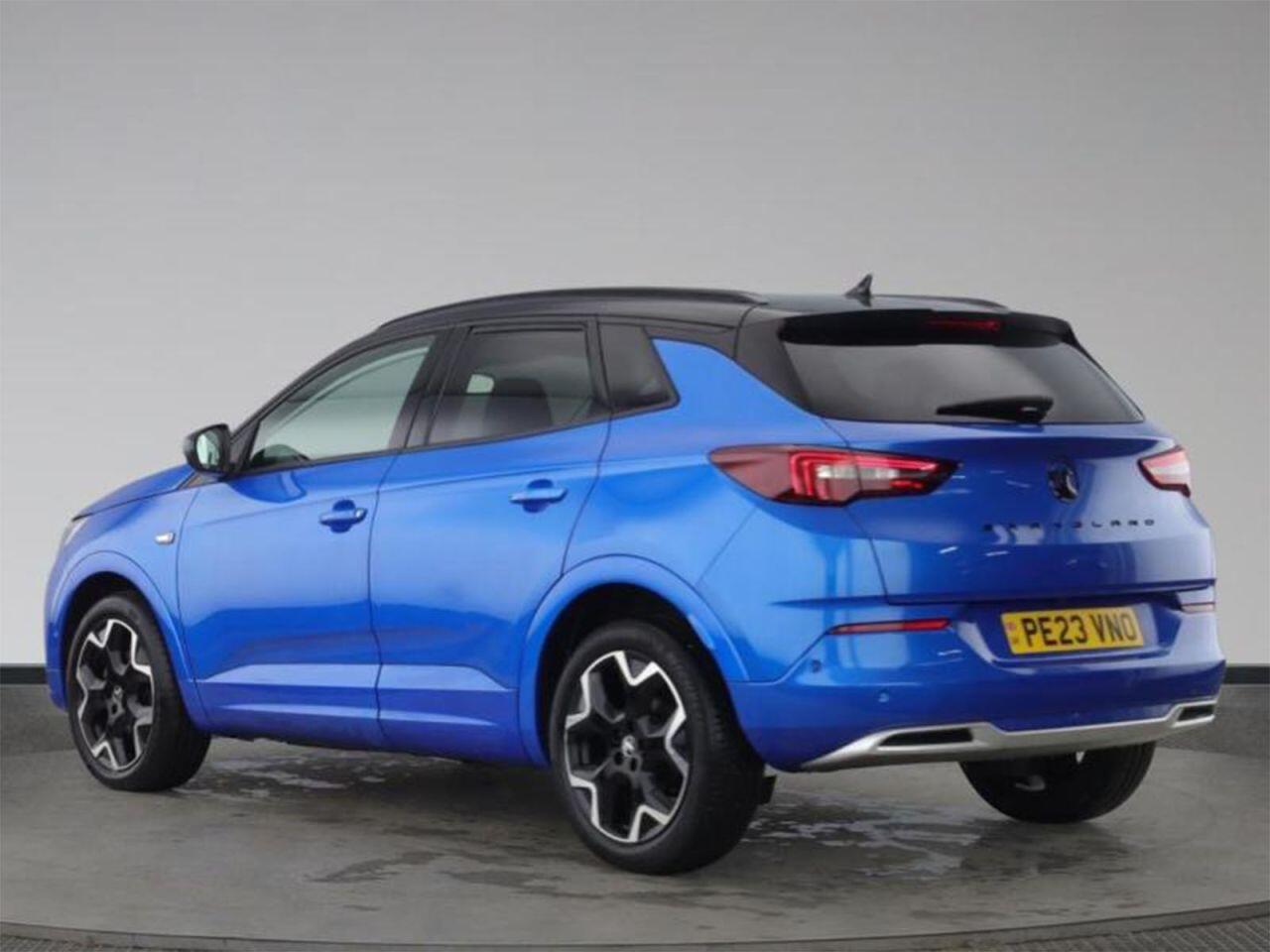 Vauxhall Grandland view 3