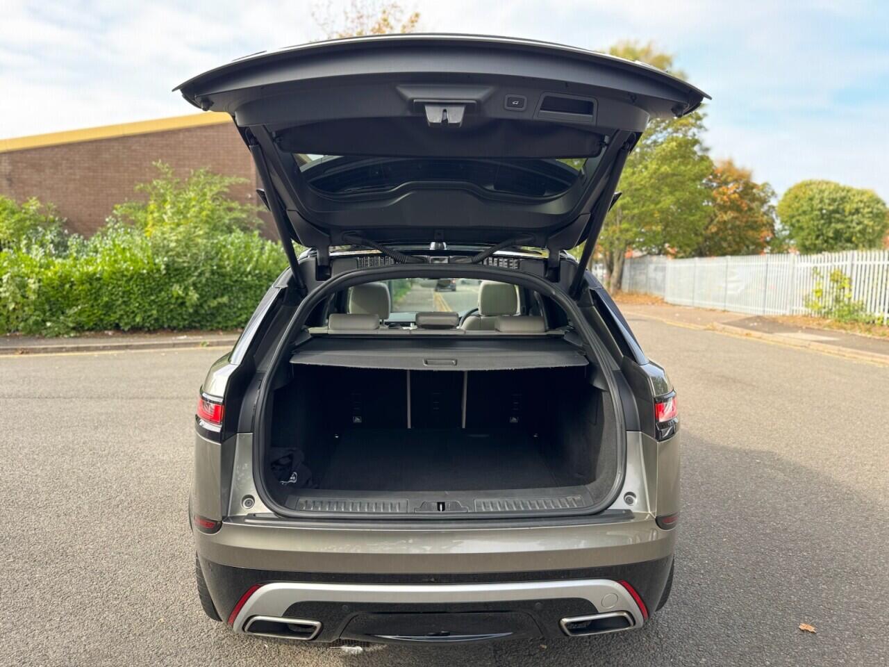 Land Rover Range Rover Velar view 36
