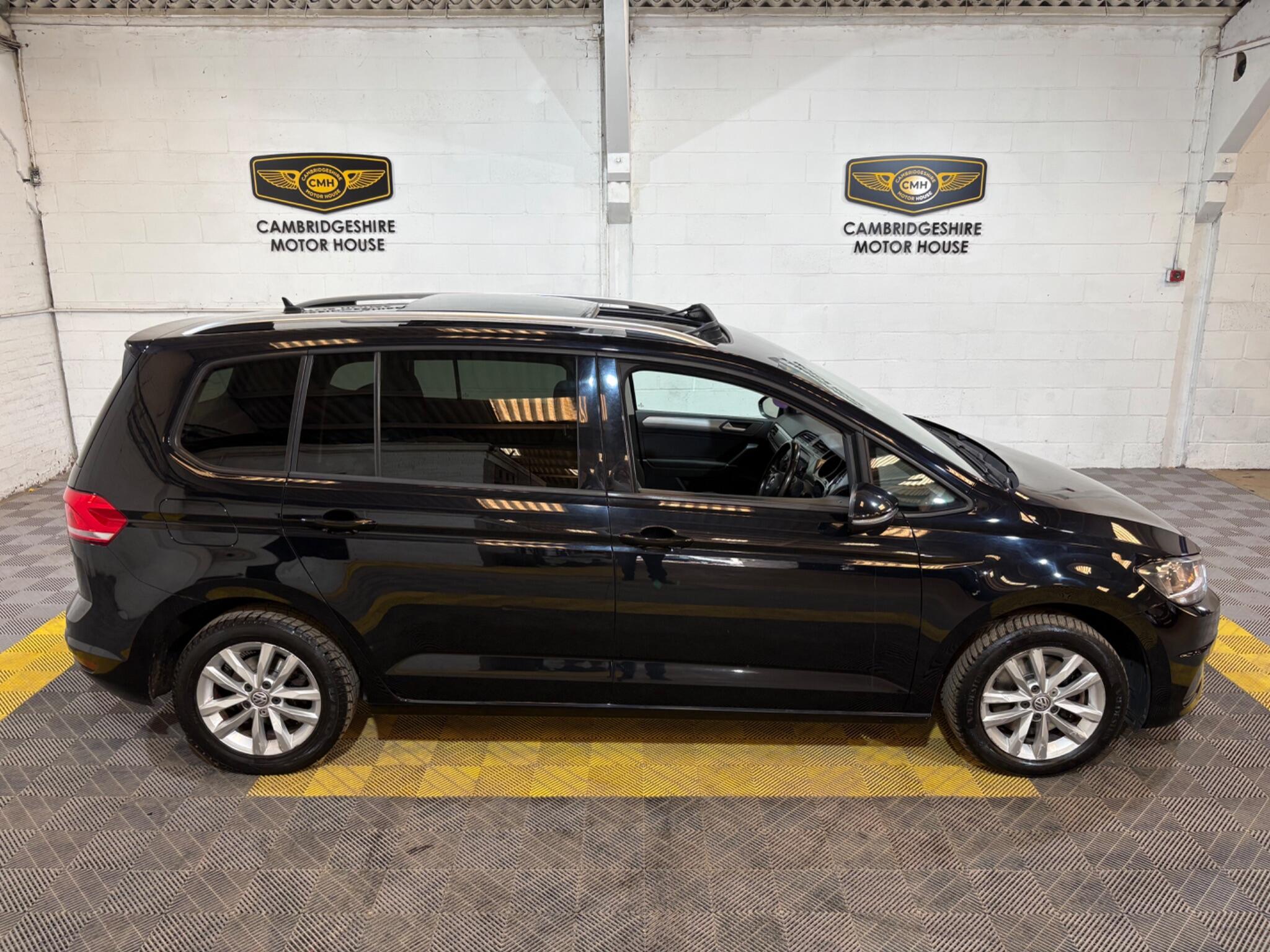 Volkswagen Touran view 59