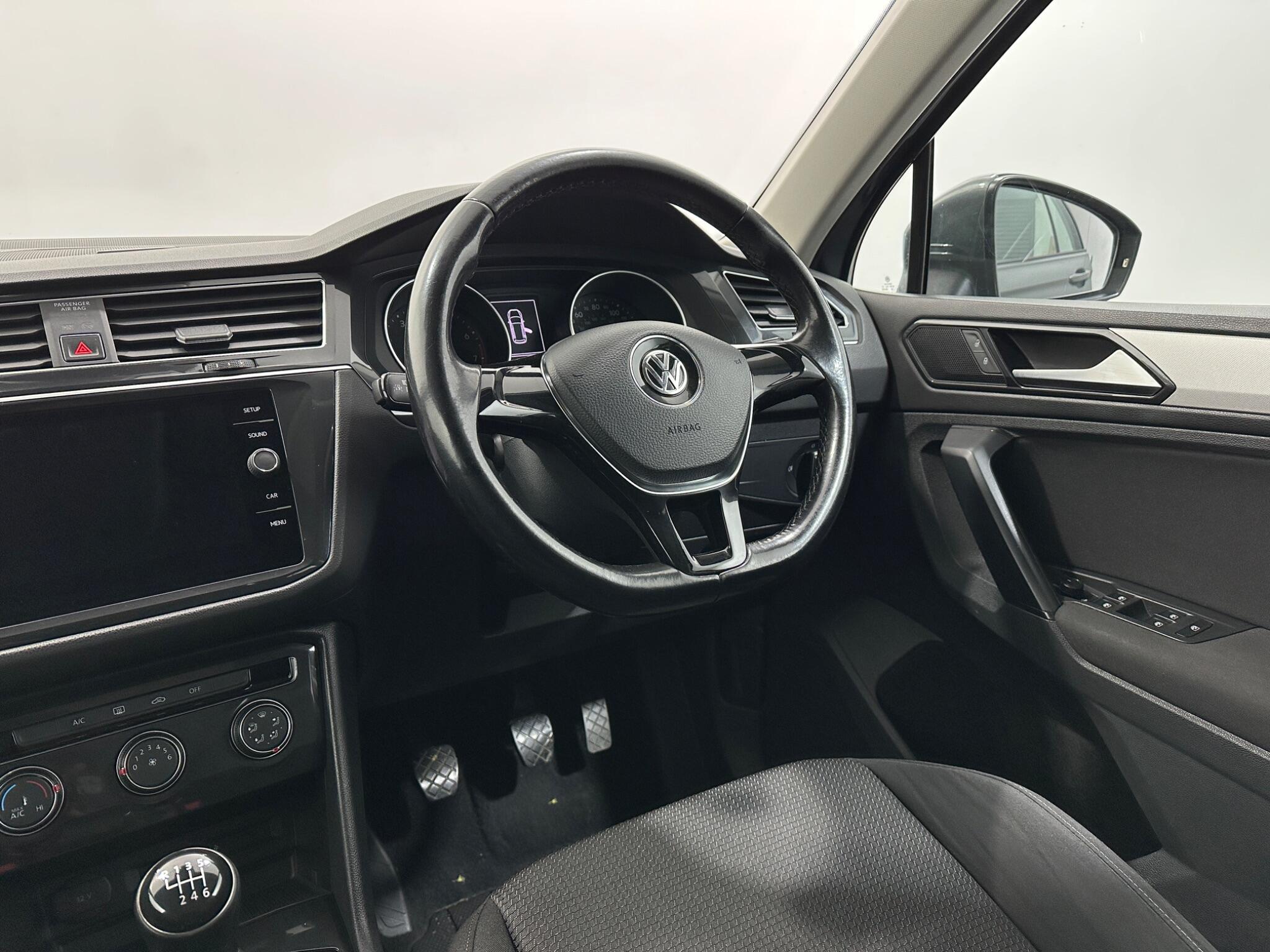 Volkswagen Tiguan view 12
