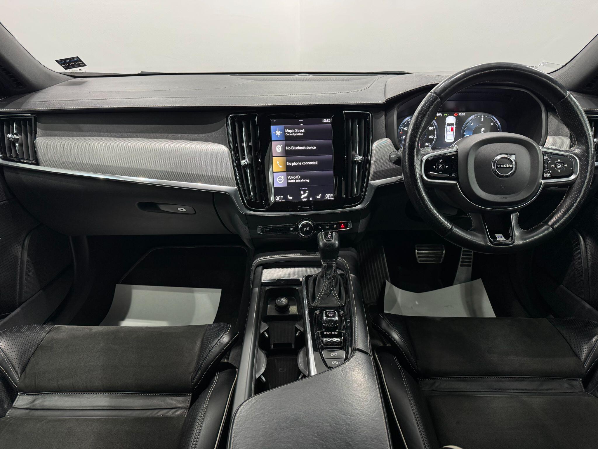 Volvo S90 view 42