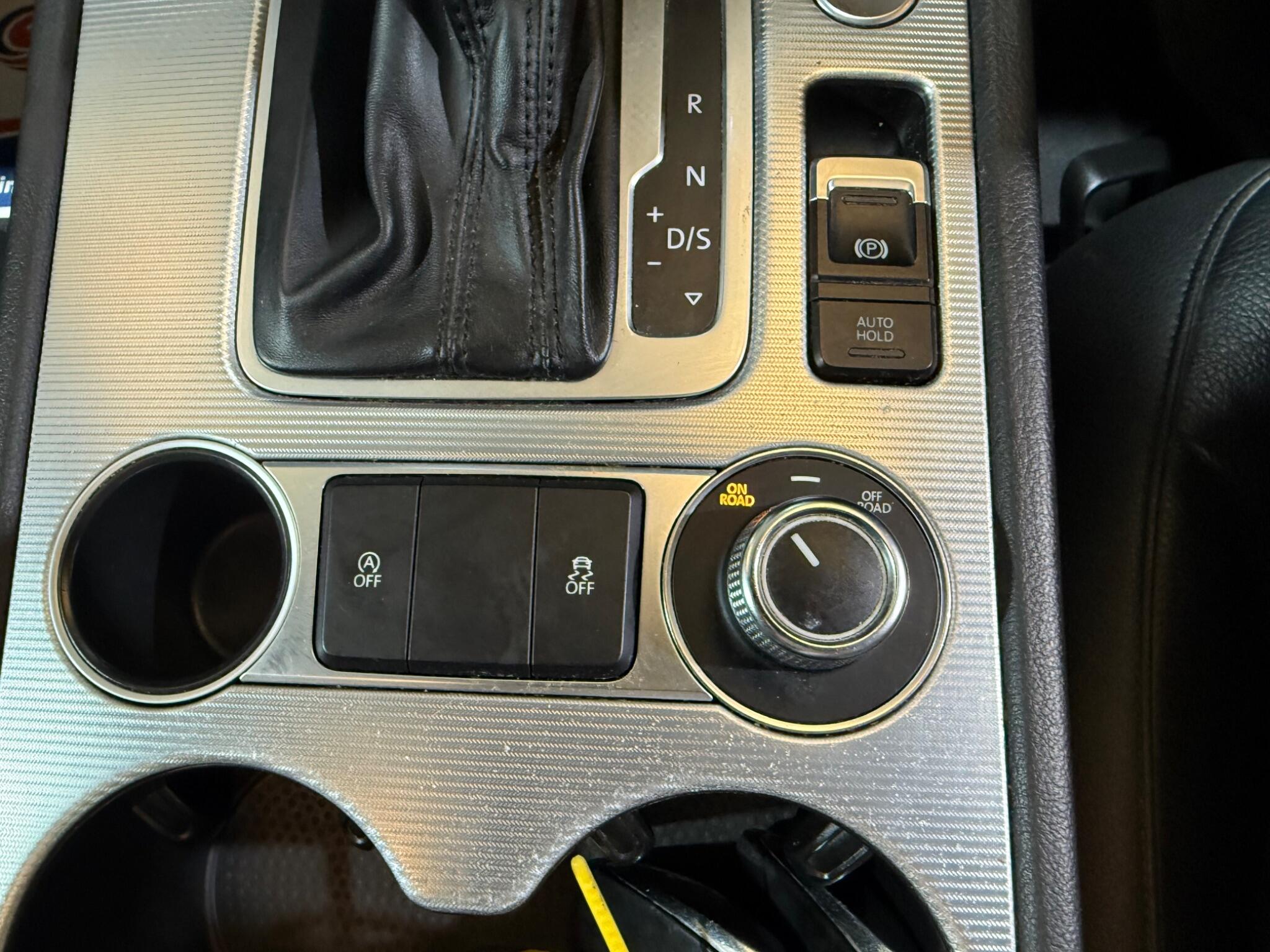 Volkswagen Touareg view 16