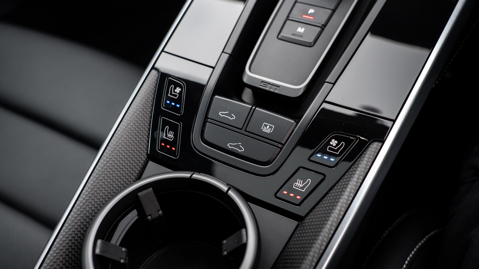 Porsche 911 view 40