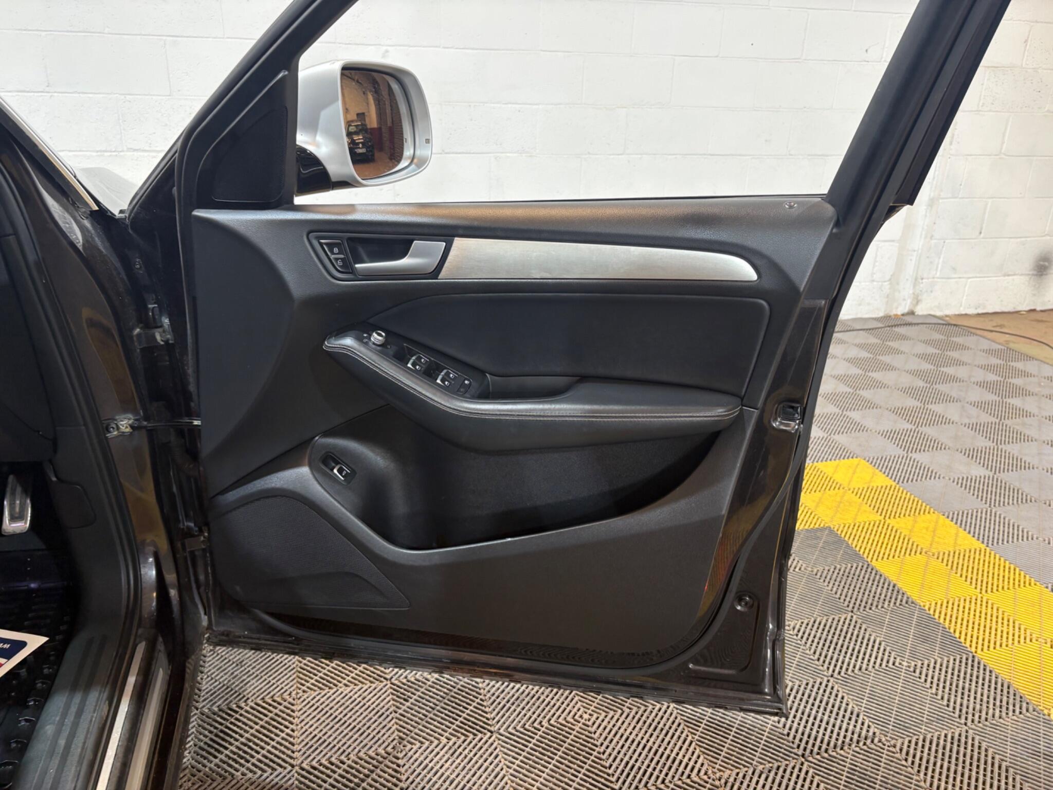 Audi SQ5 view 37