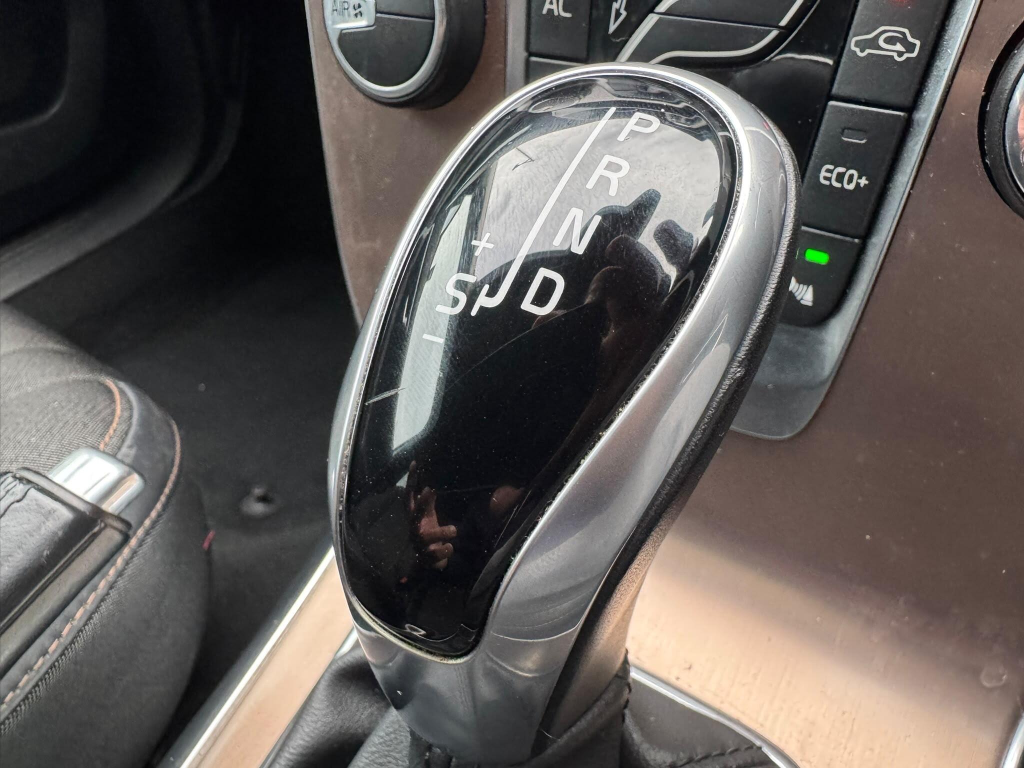 Volvo V40 Cross Country view 62