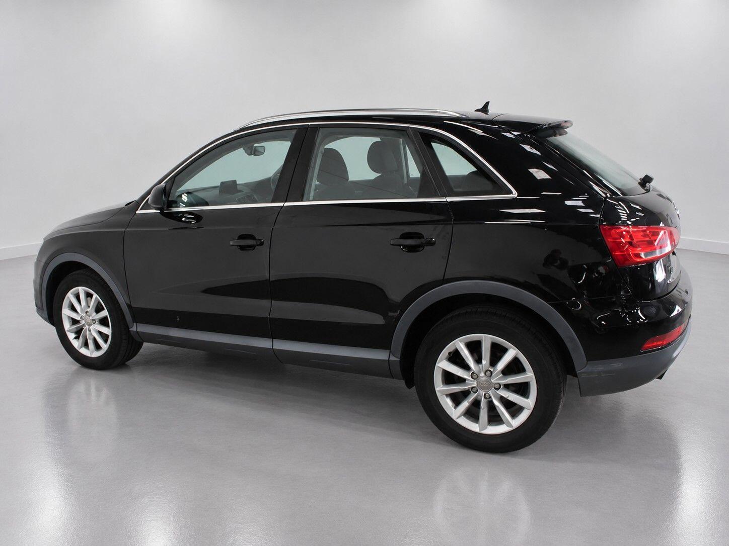 Audi Q3 view 10