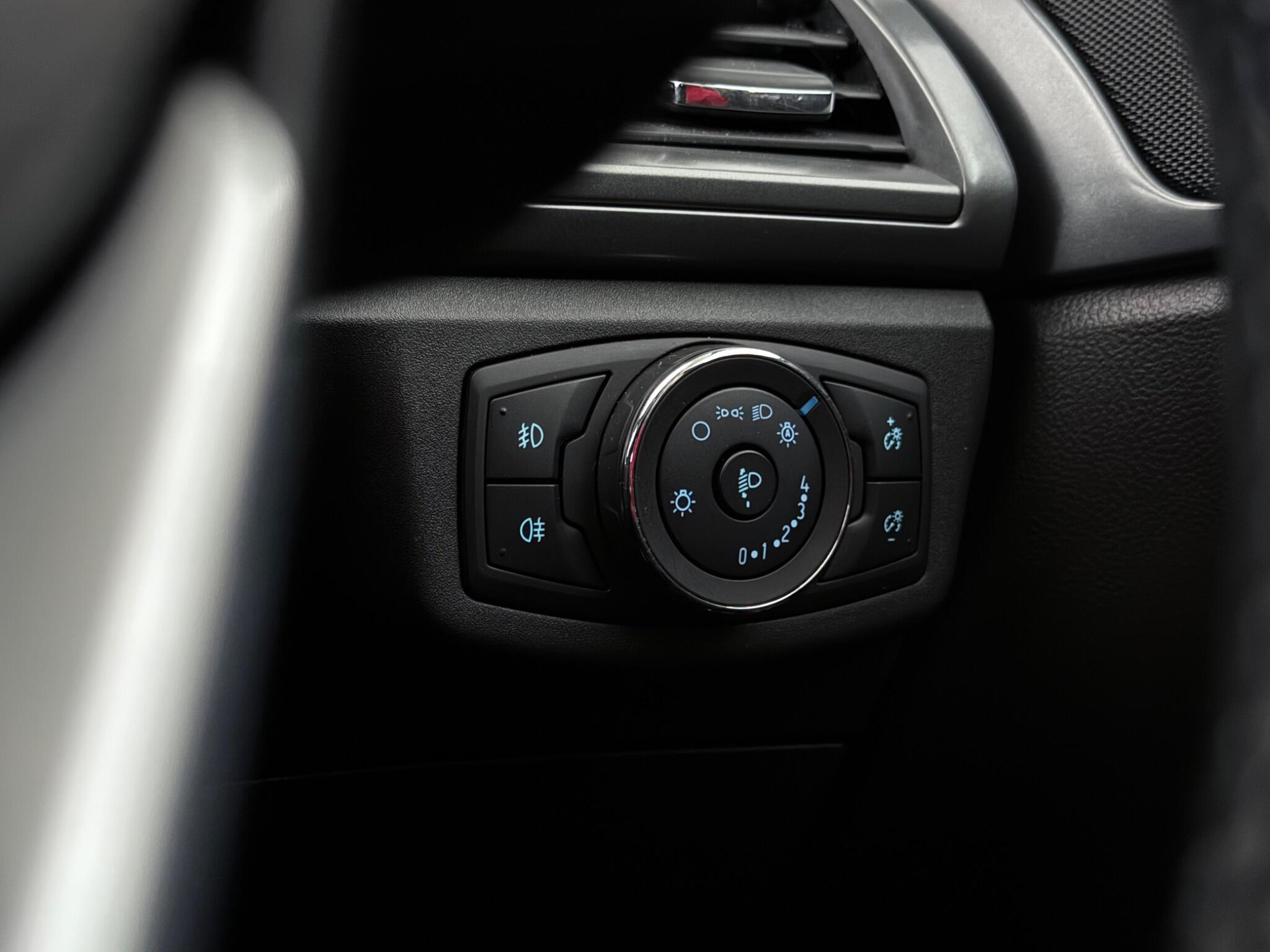 Ford Mondeo view 18