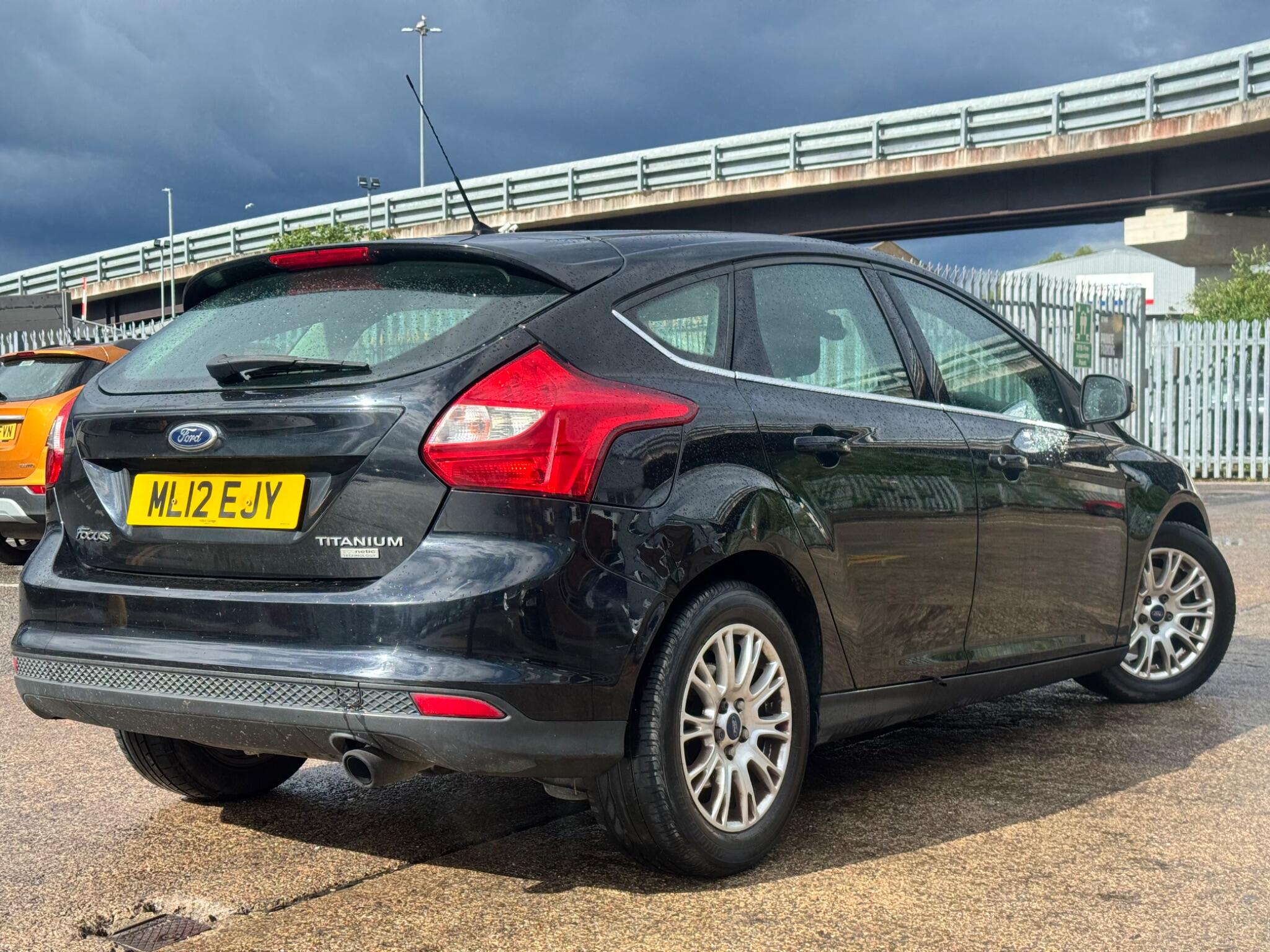 Ford Focus view 19