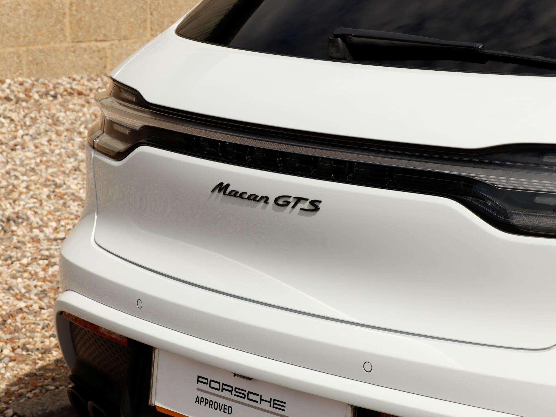 Porsche Macan view 35