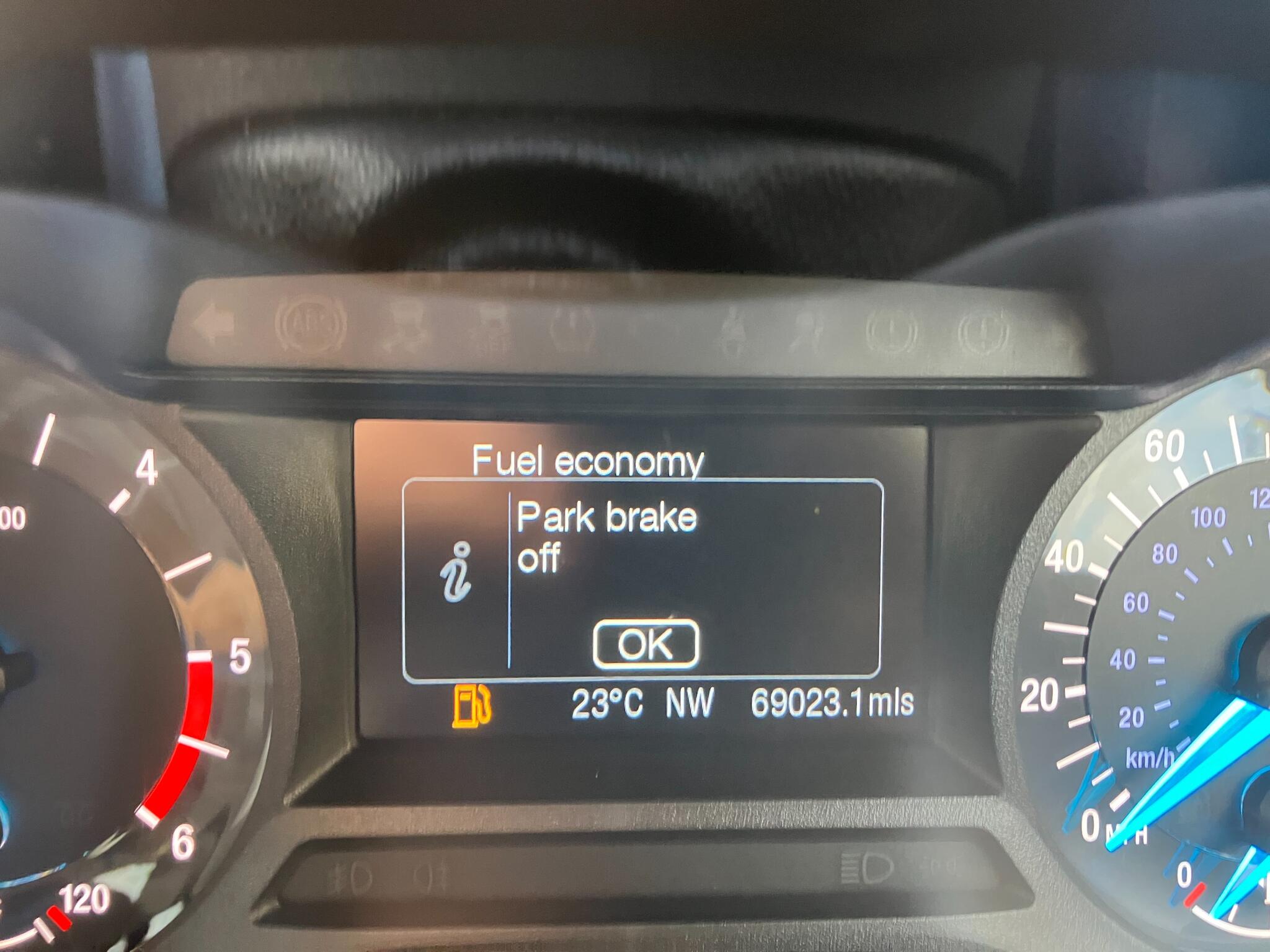 Ford Mondeo view 12