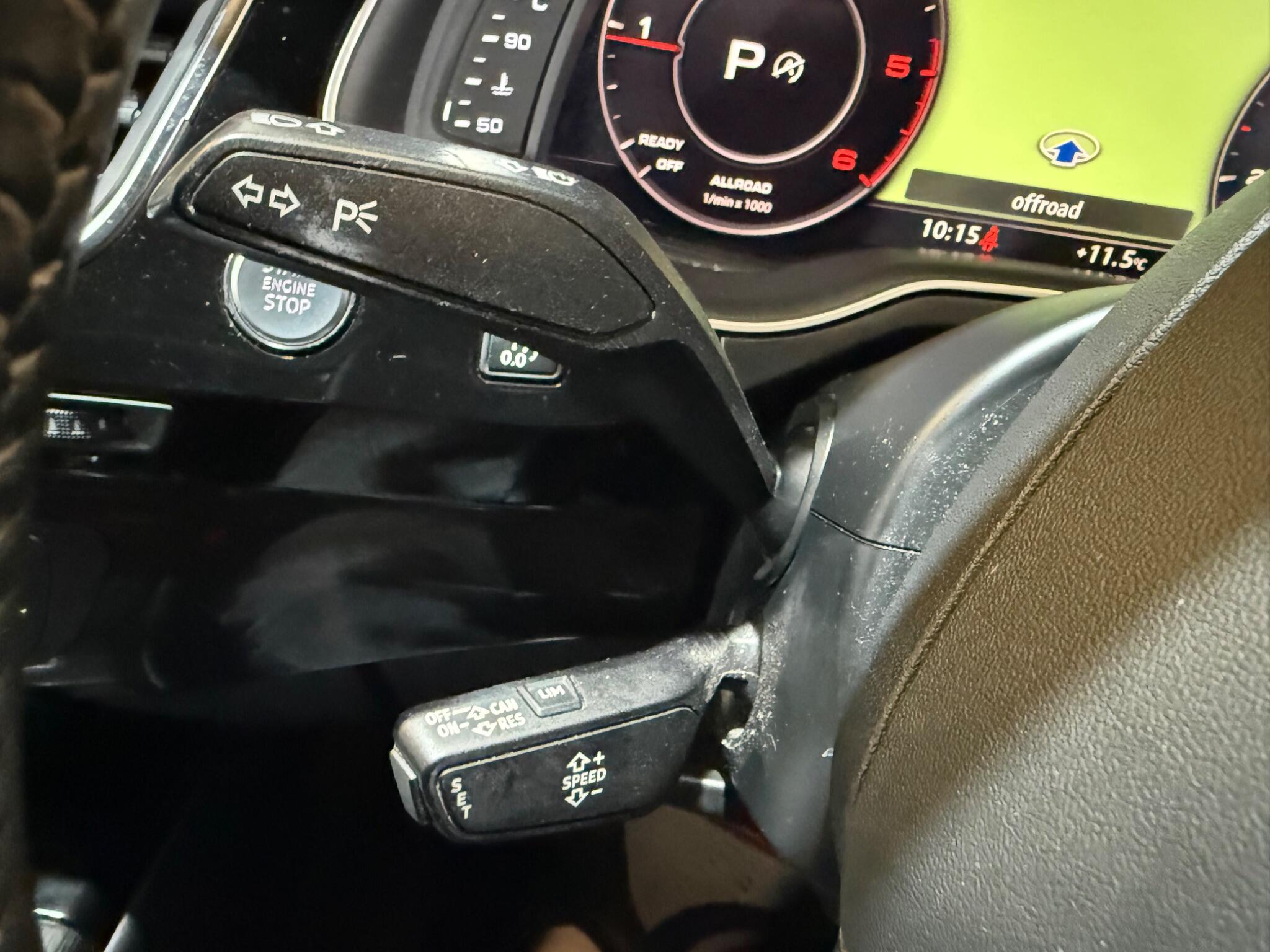 Audi Q7 view 25