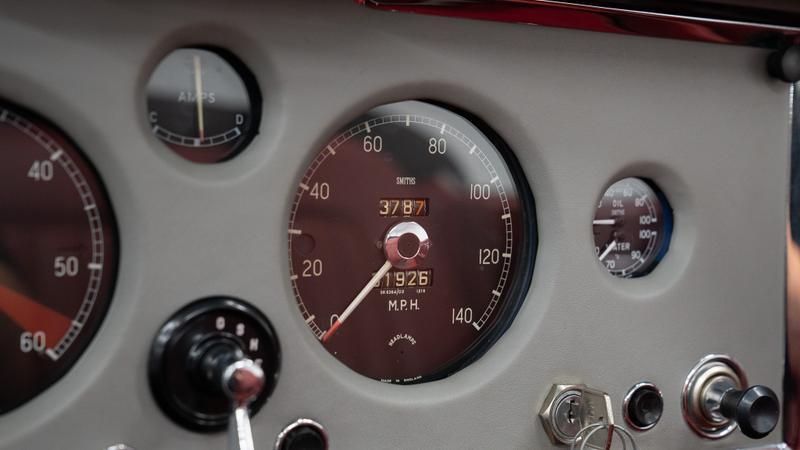 Jaguar XK150 view 17