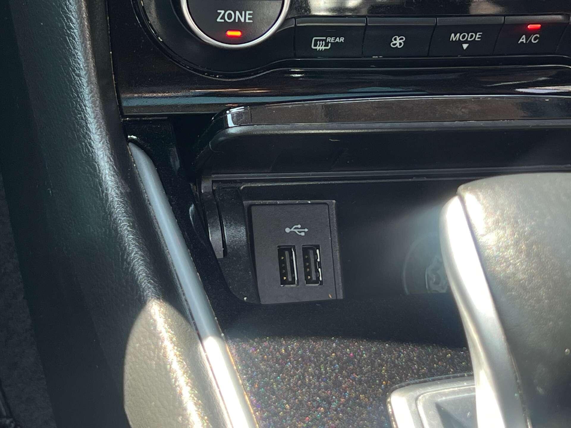 Infiniti Q30 view 33