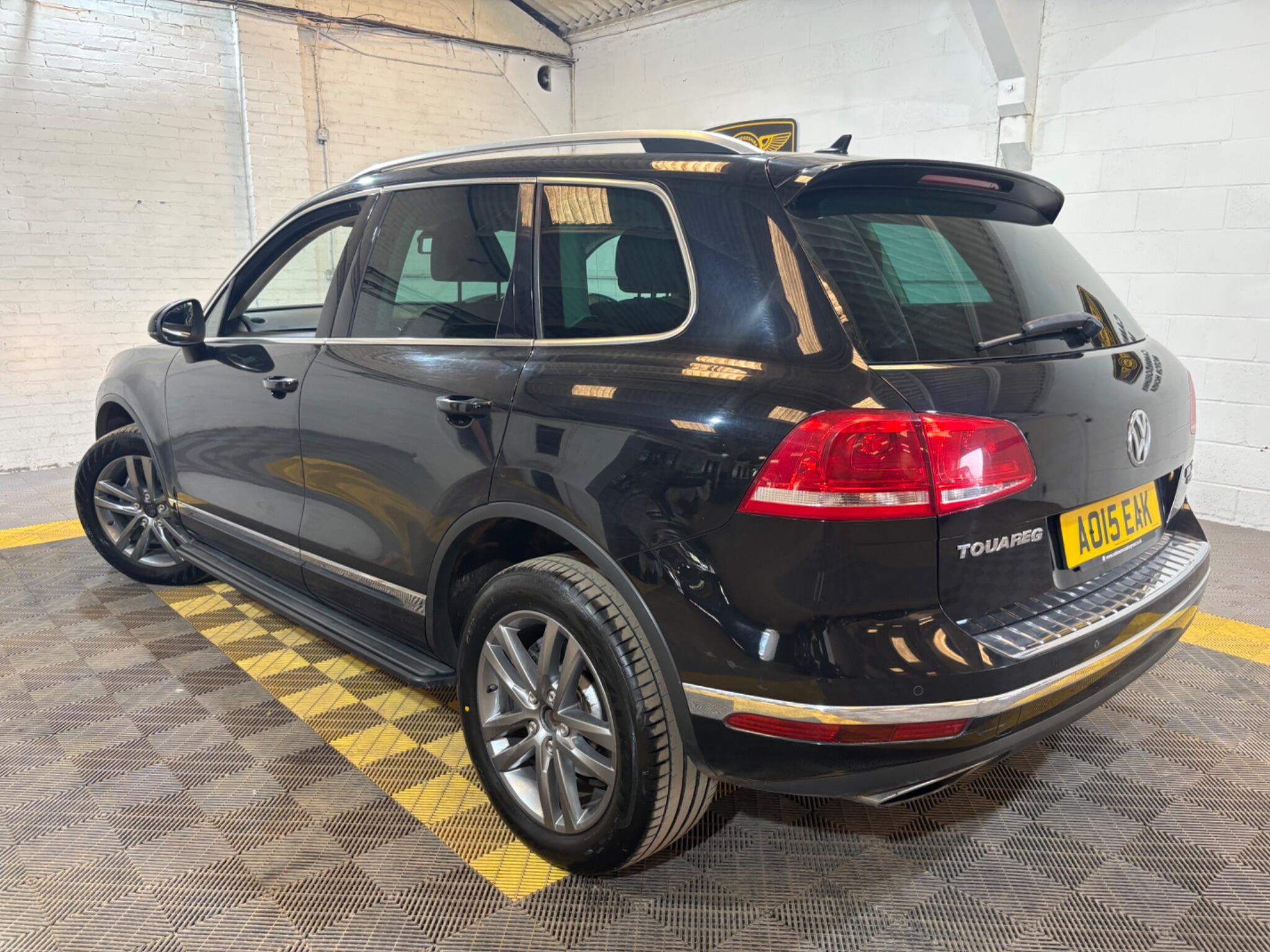 Volkswagen Touareg view 2