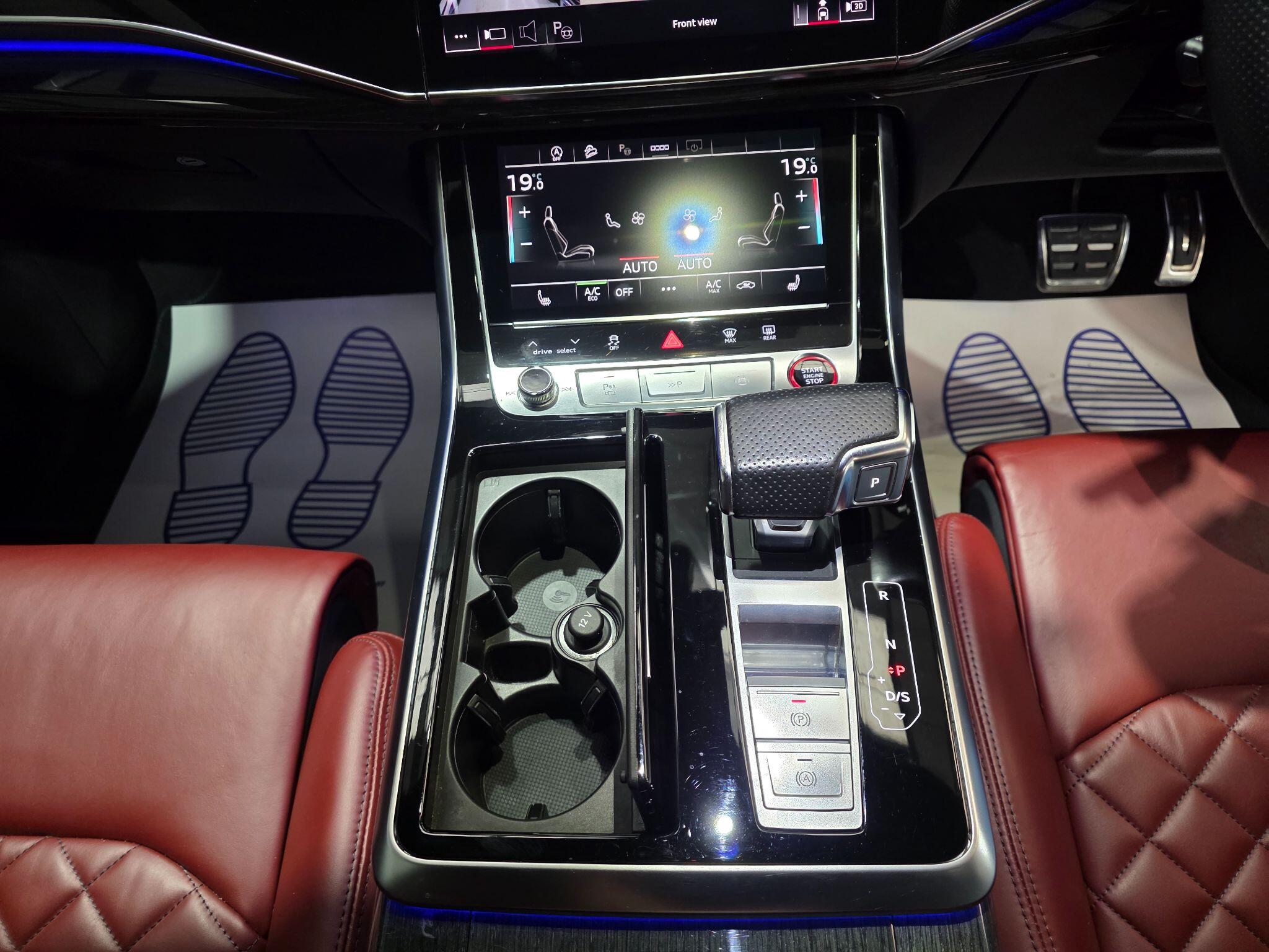 Audi SQ8 view 13