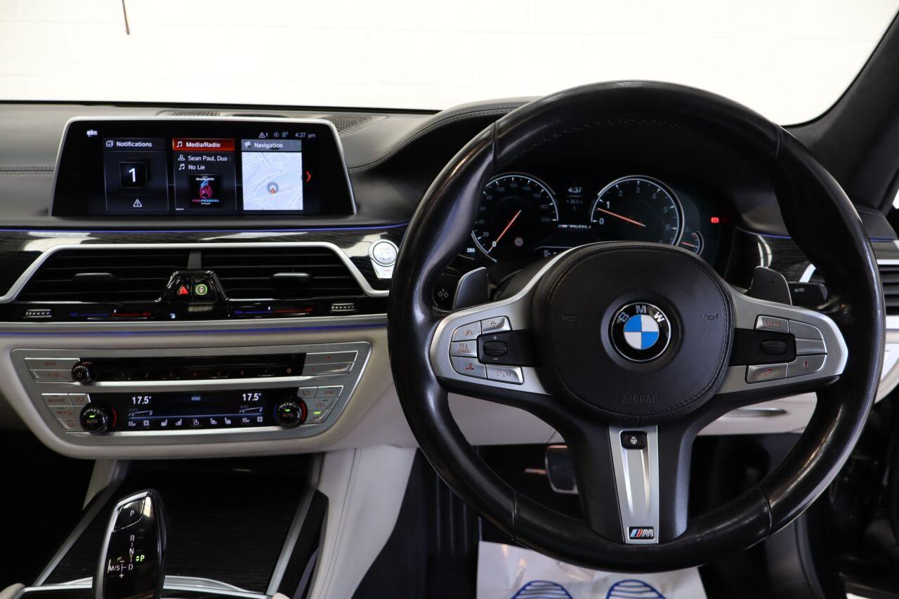 BMW 7 Series view 25