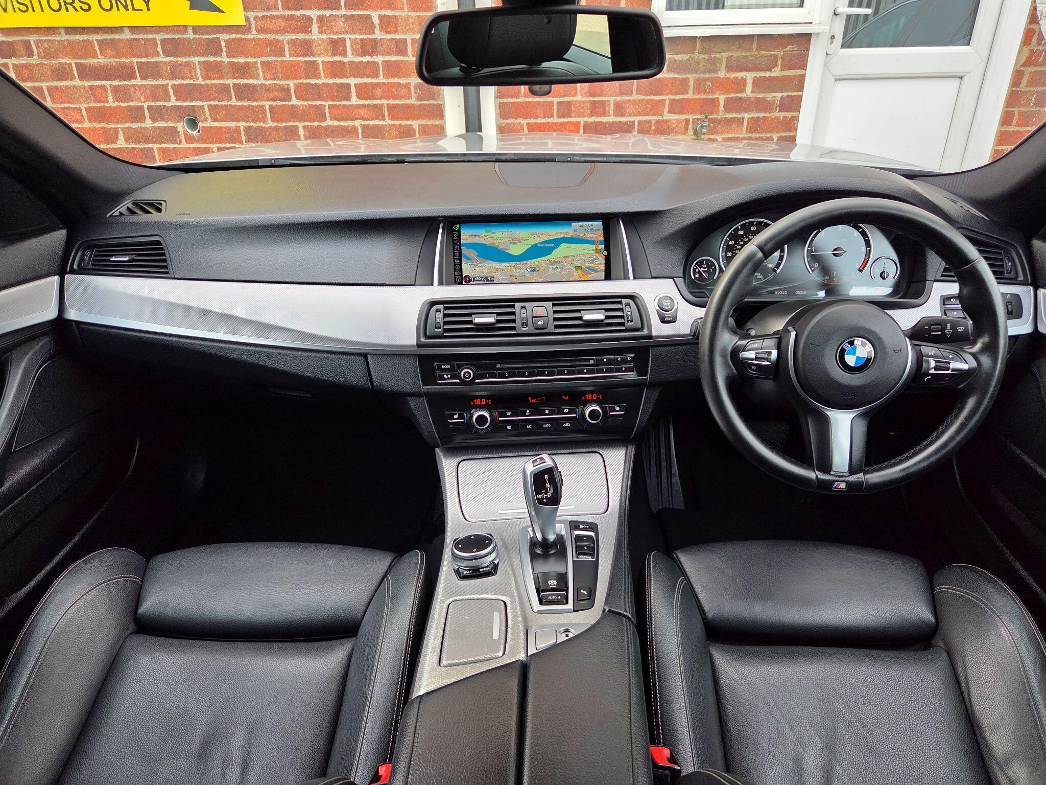BMW 5 Series view 10