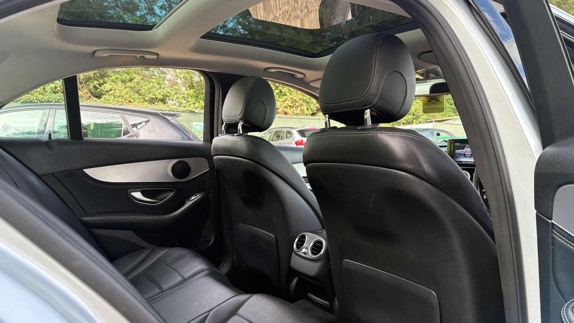 Mercedes-Benz C-Class view 9
