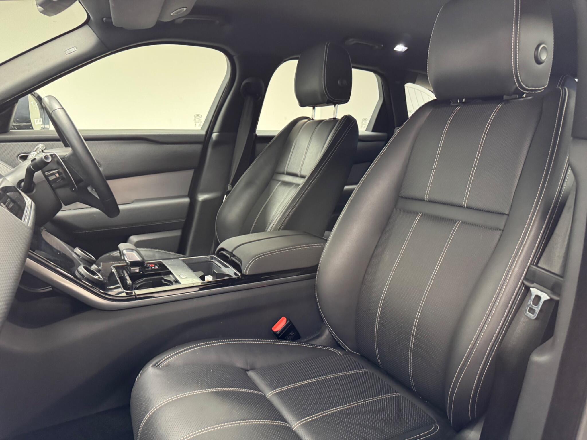 Land Rover Range Rover Velar view 29