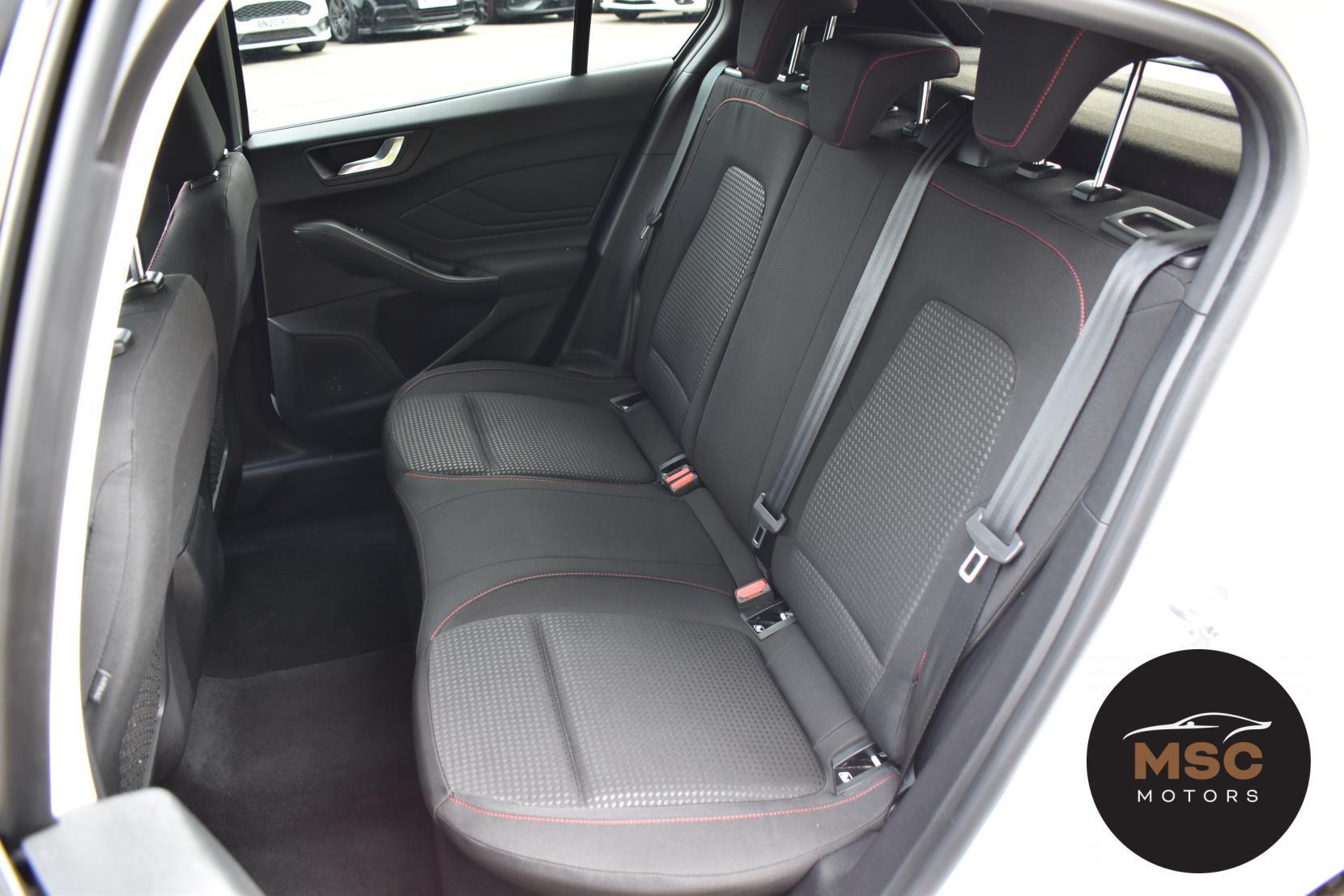 Ford Focus view 39